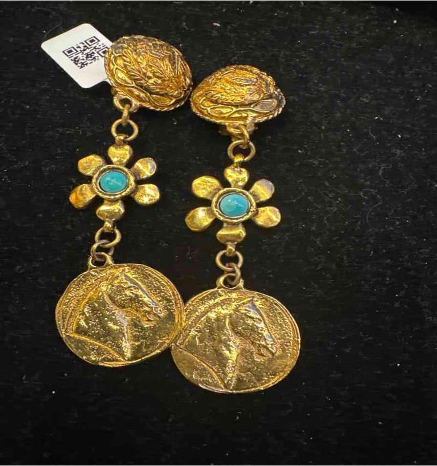 Chanel CHANEL Flower Horse Head Gold Coin Ear Clip LE505030