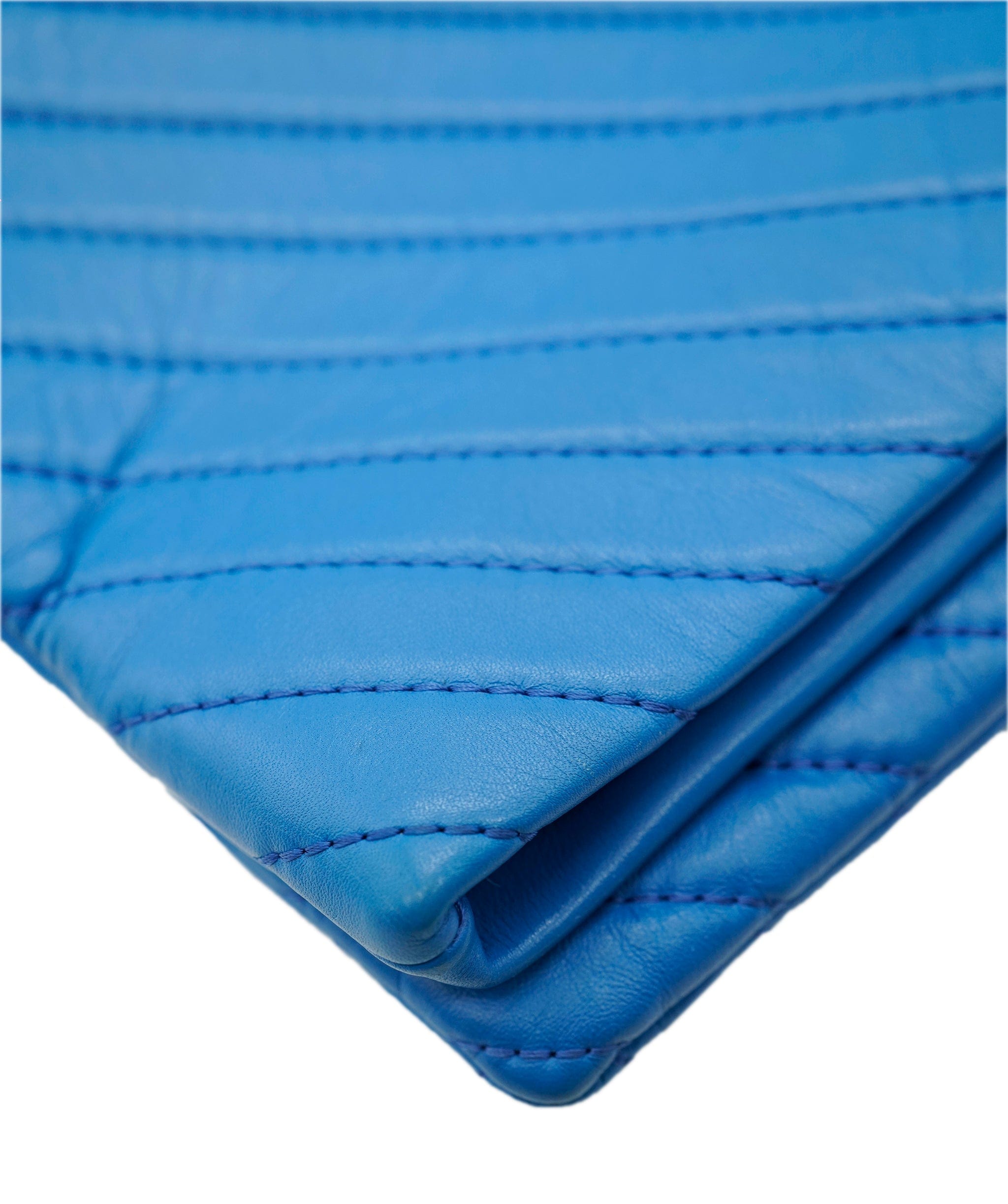 Chanel Chanel large pochette, blue, chevrons, with card and dustbag, excellent conditions AKL0045