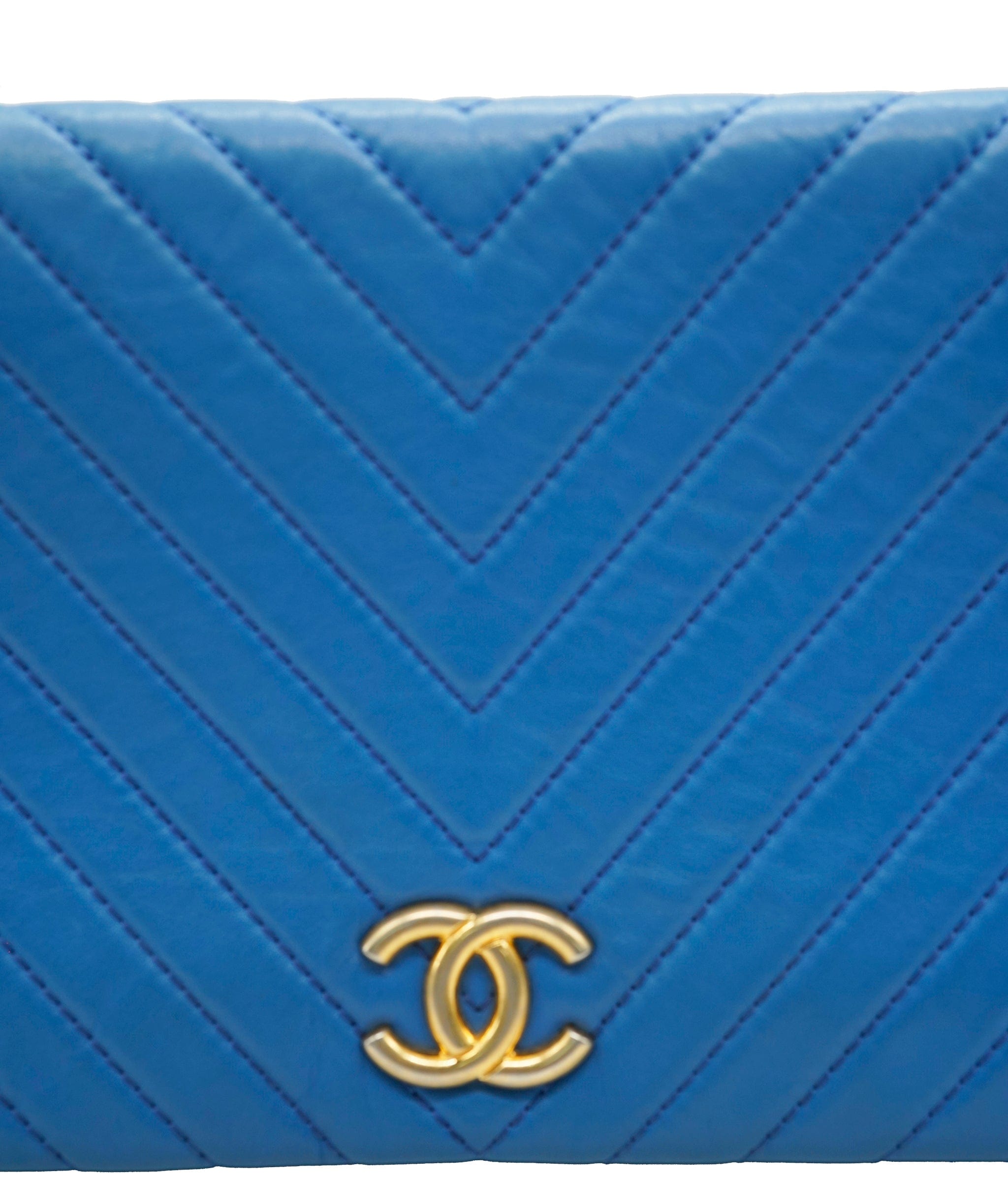 Chanel Chanel large pochette, blue, chevrons, with card and dustbag, excellent conditions AKL0045