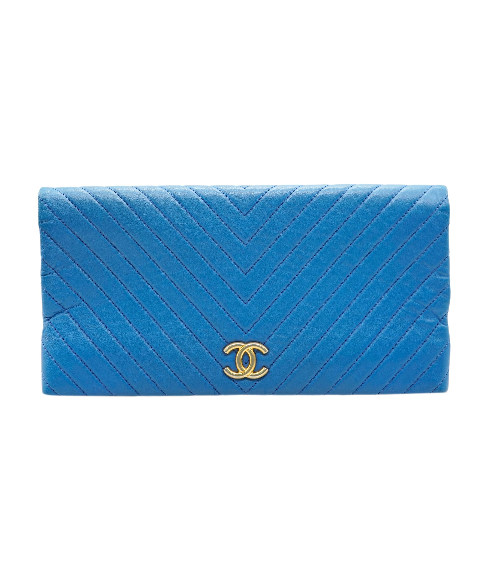 Chanel Chanel large pochette, blue, chevrons, with card and dustbag, excellent conditions AKL0045
