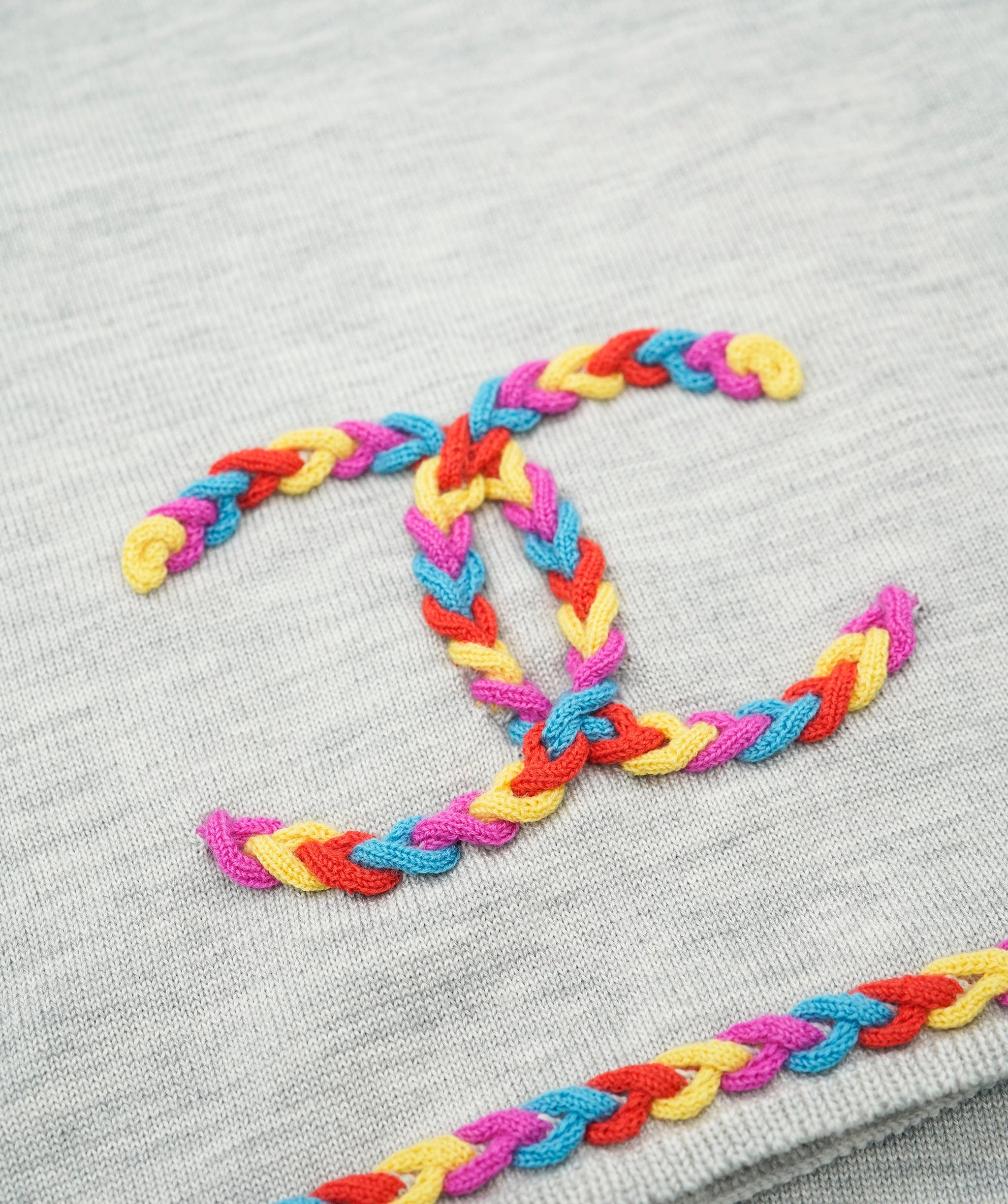 Chanel Chanel Long scarf, grey, cashmere, wool and silk, excellent conditions, with box DBXS3371