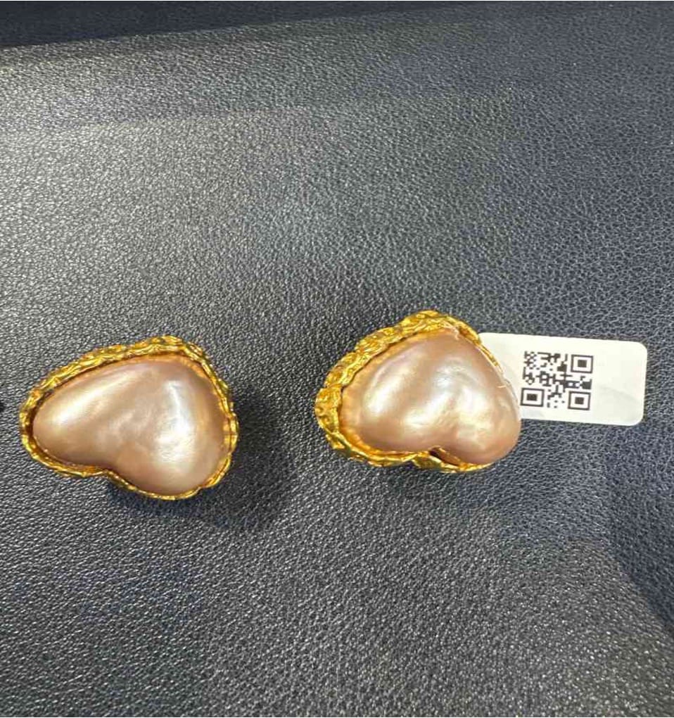 Chanel CHANEL Pearl Heart Ear Clips HZ510047