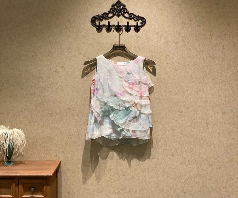 Chanel Chanel silk floral watercolor sleeveless top / size 36 / 99% new / 40668 SYCF40668