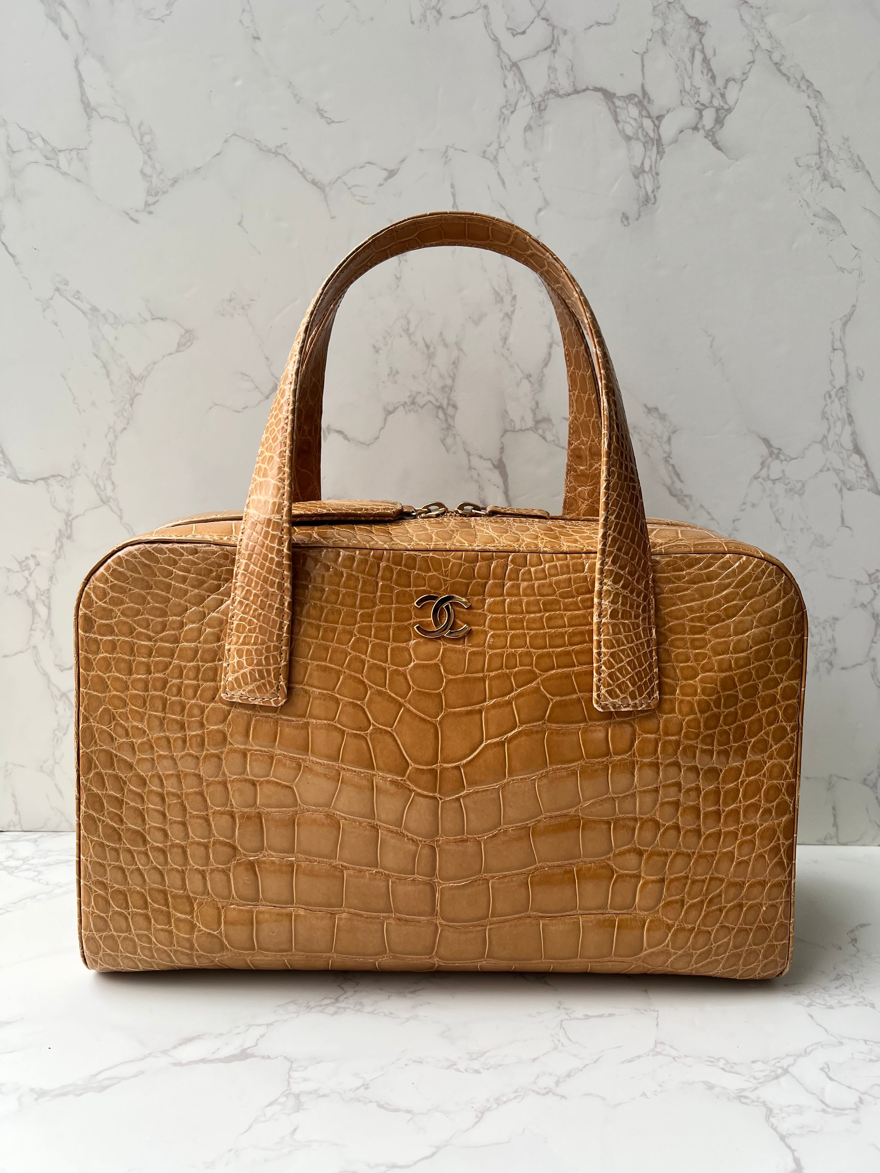 Chanel Chanel Vintage Beige Shiny Alligator Zipped Tote GHW #0
Comes with Dustbag and Authenticity Card SYCE281108