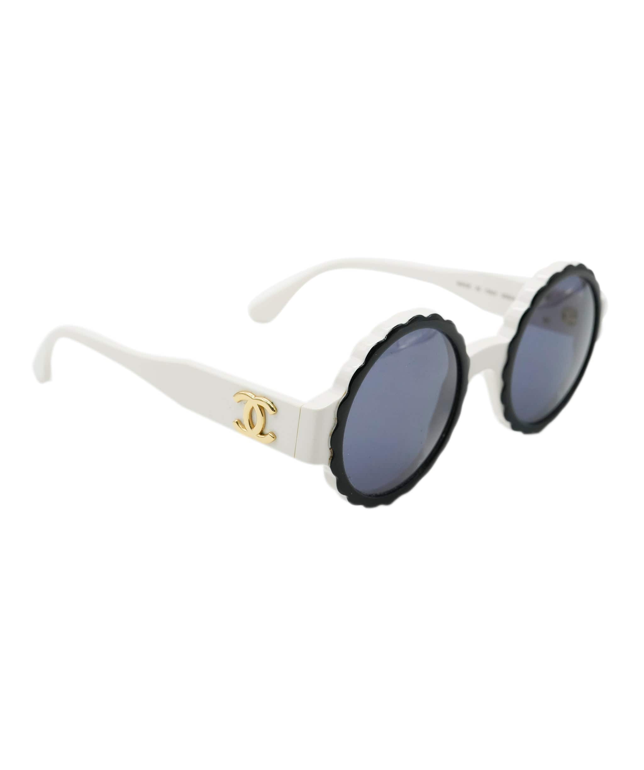 Chanel Chanel Vintage Frames White Black ALTC0002