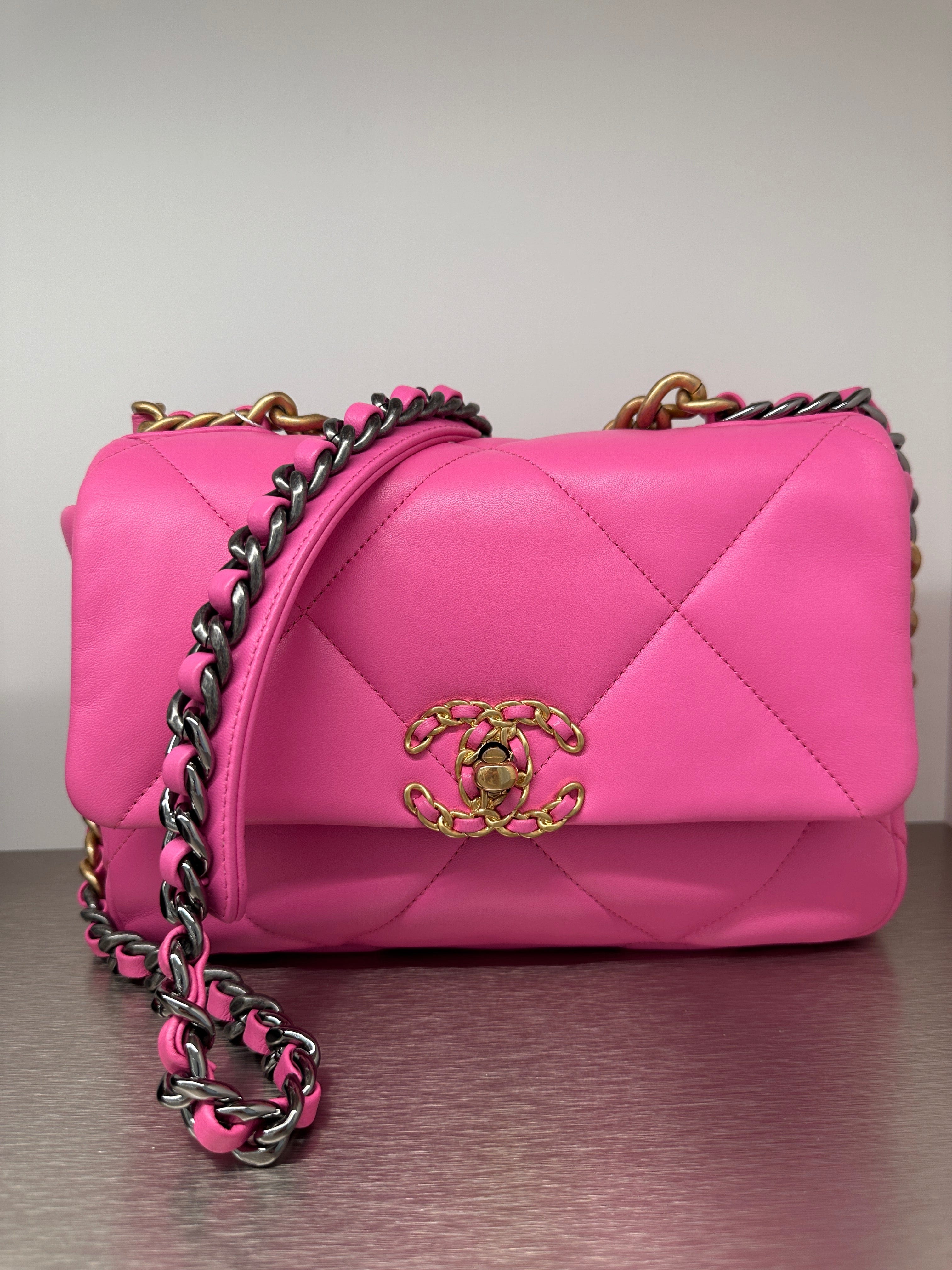 Chanel Chanel 19 Fluorescent pink small lambskin 31069167 SKCX4038