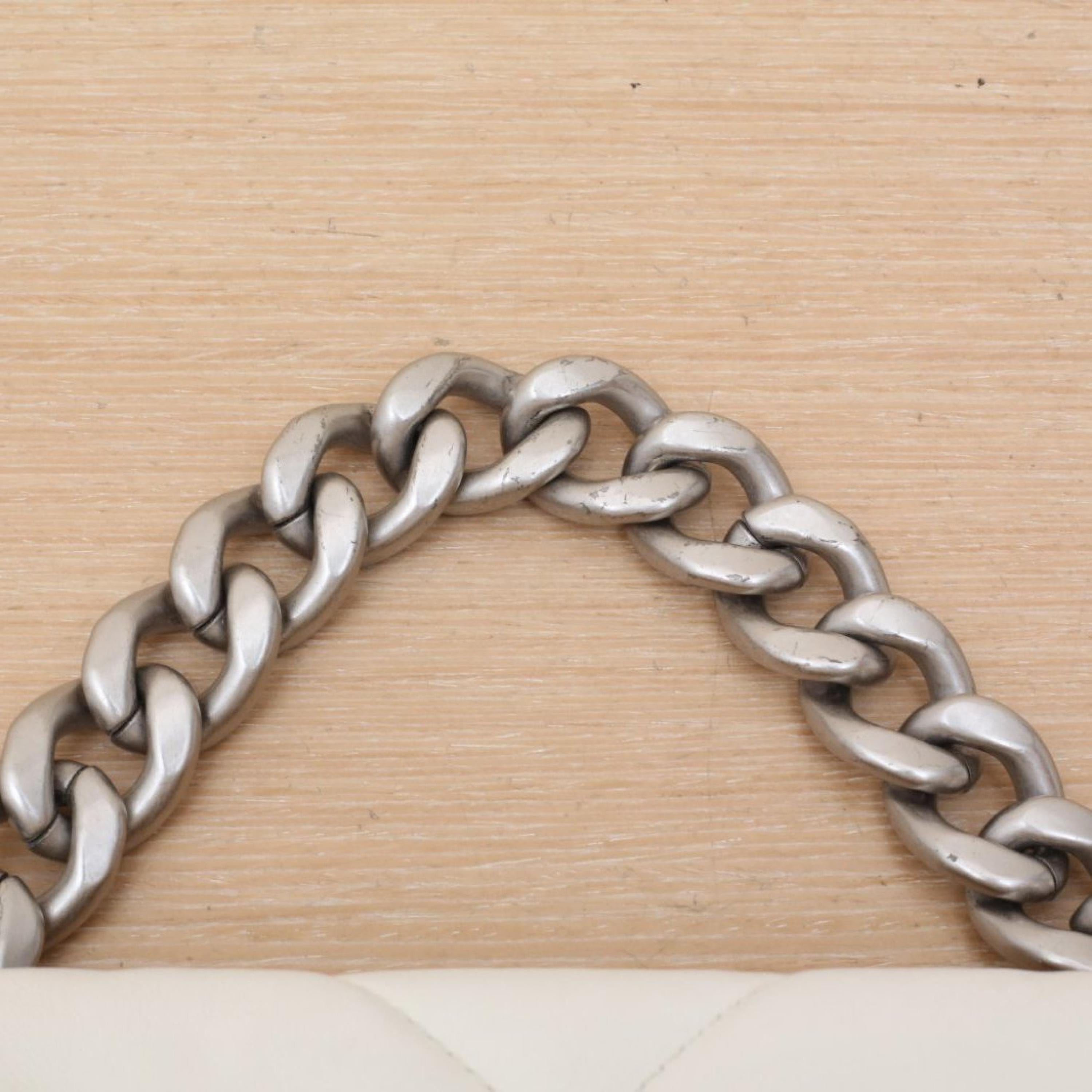 Chanel Chanel 19BAG Flap Bag Medium 30cm White Leather S Chip Closure Gold and Silver Buckle
No accessories ALC3147