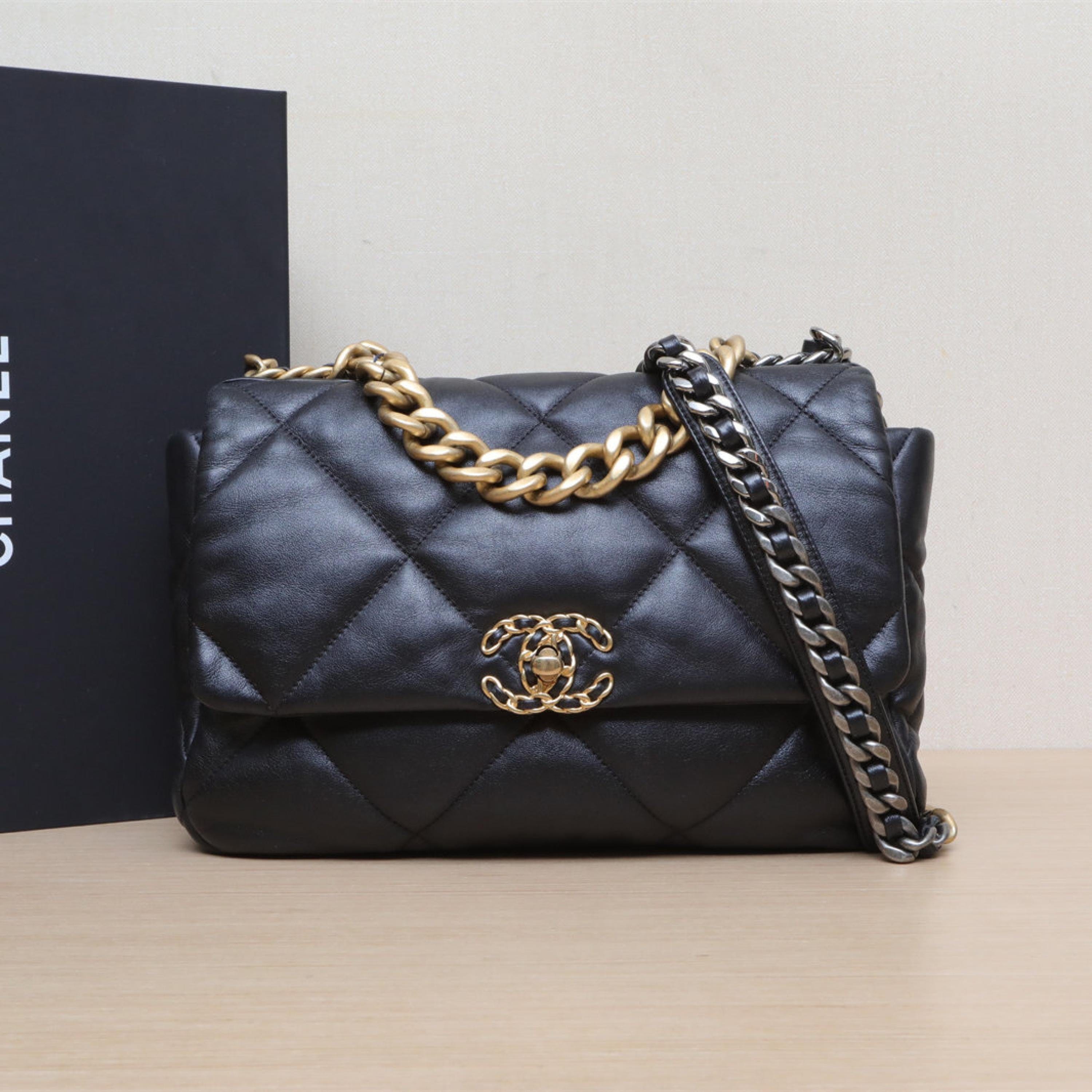 Chanel Chanel 19BAG Medium Flap Bag, 30cm, Black, S 31k Leather, Gold and Silver Buckle
Instructions, ID card ALC3173