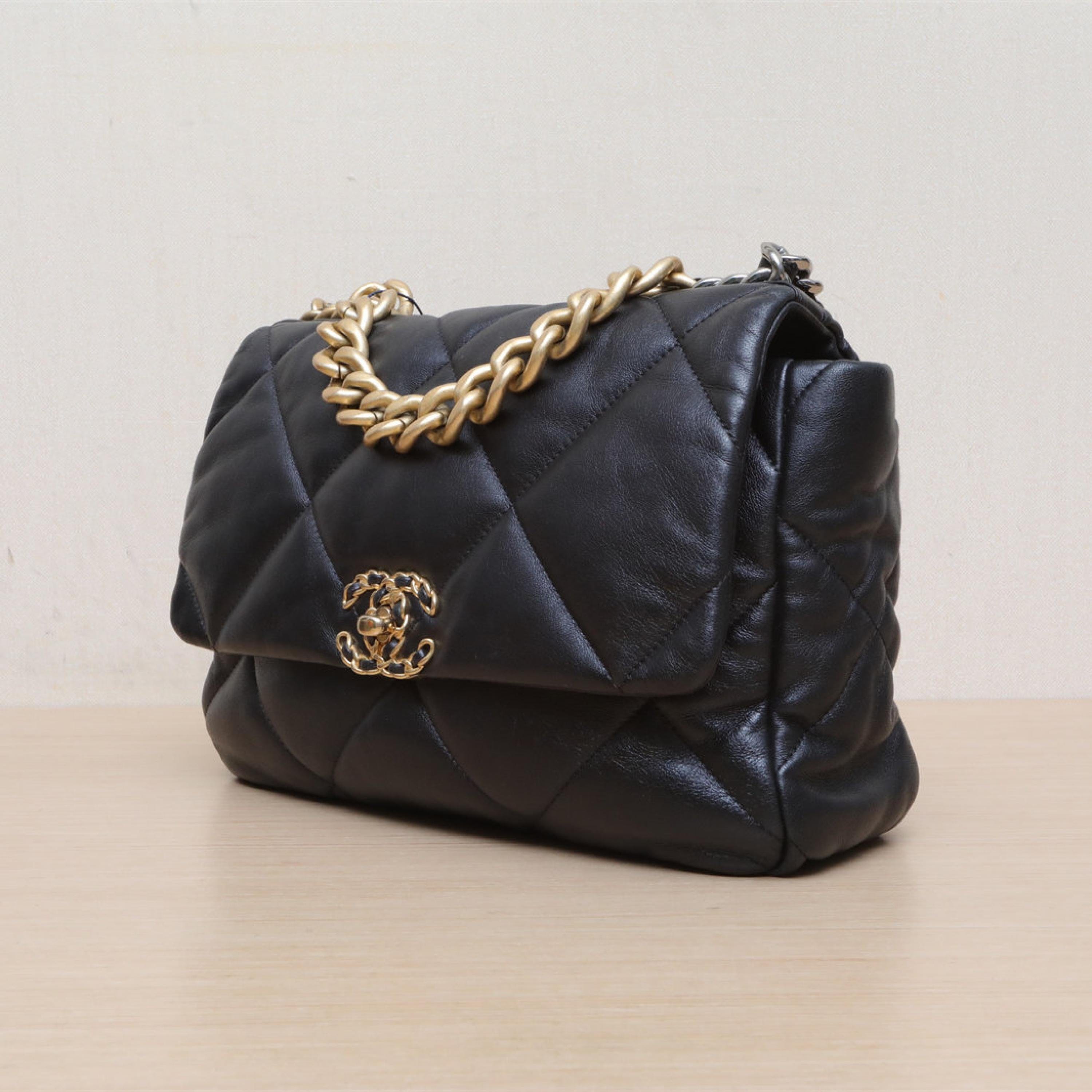 Chanel Chanel 19BAG Medium Flap Bag, 30cm, Black, S 31k Leather, Gold and Silver Buckle
Instructions, ID card ALC3173