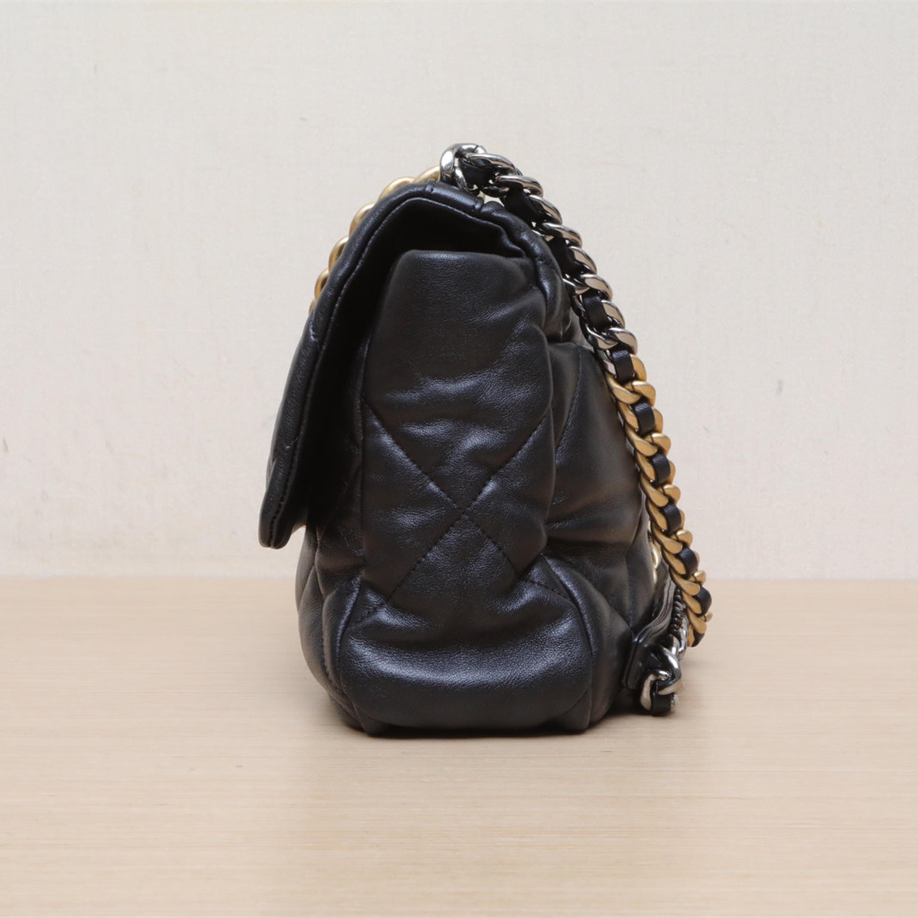 Chanel Chanel 19BAG Medium Flap Bag, 30cm, Black, S 31k Leather, Gold and Silver Buckle
Instructions, ID card ALC3173