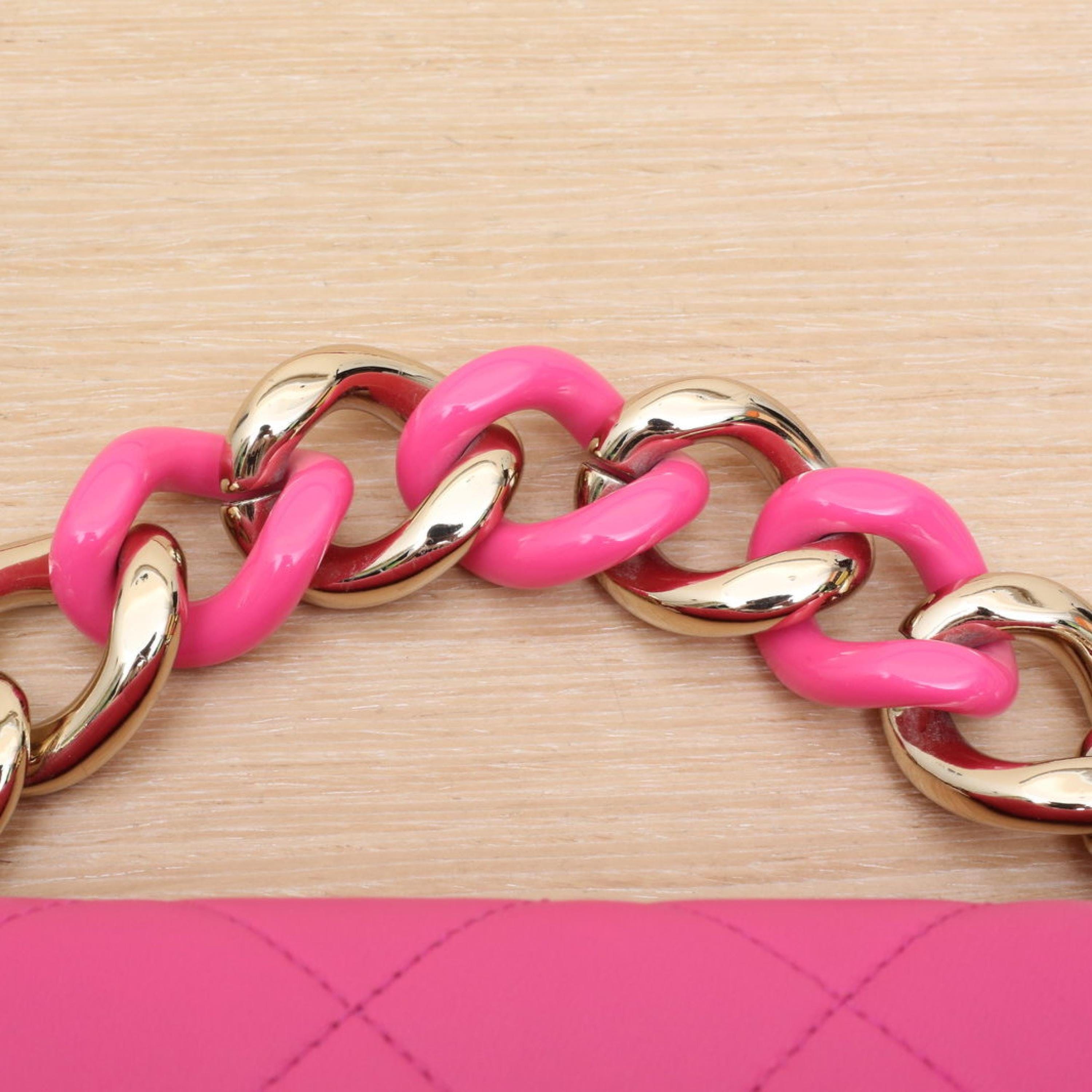 Chanel Chanel 22C Acrylic Thick Chain Handle Flap Bag 24cm Fuchsia Leather S 29k Gold Buckle
Original dust bag, ID card ALC3176