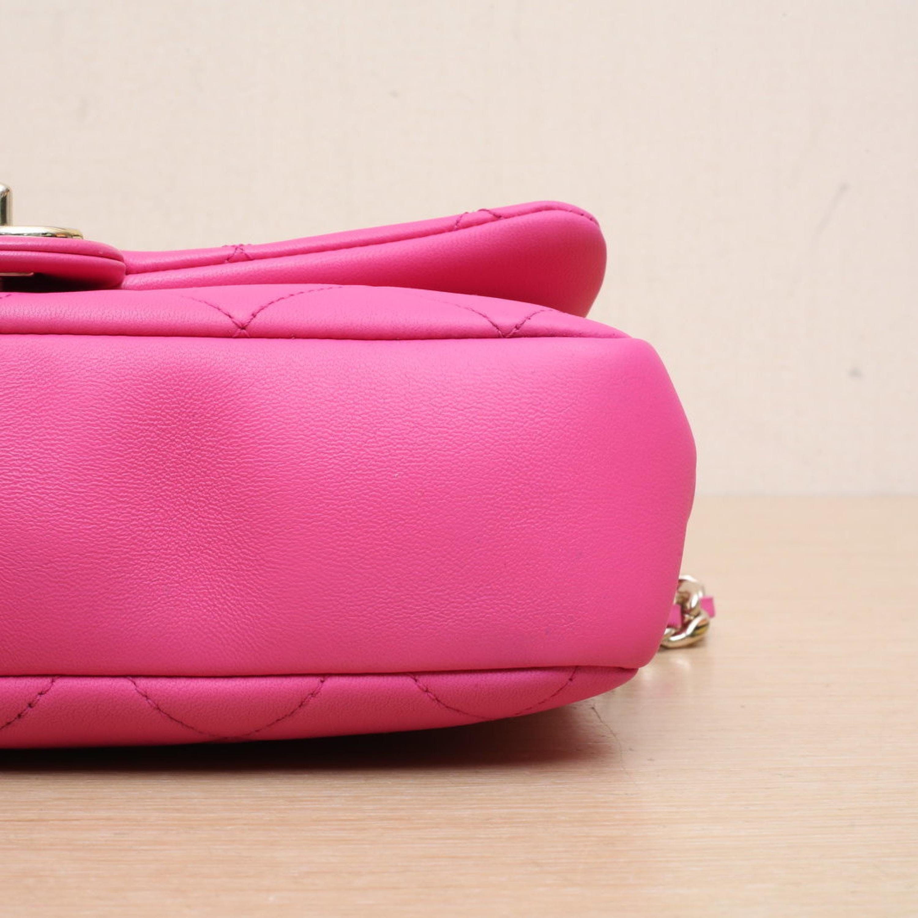 Chanel Chanel 22C Acrylic Thick Chain Handle Flap Bag 24cm Fuchsia Leather S 29k Gold Buckle
Original dust bag, ID card ALC3176