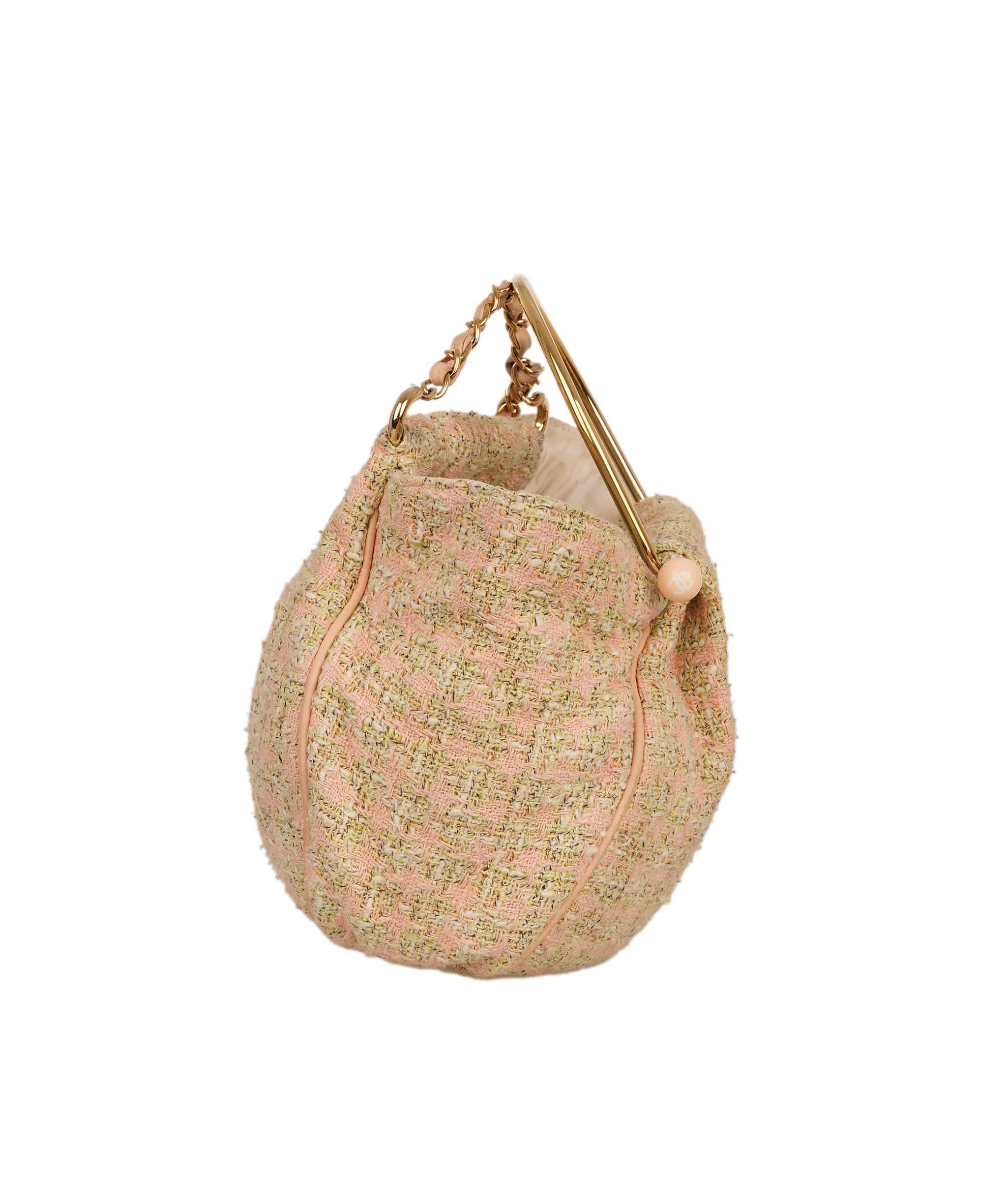 Chanel Chanel Basket tweed beige bag - APC0028