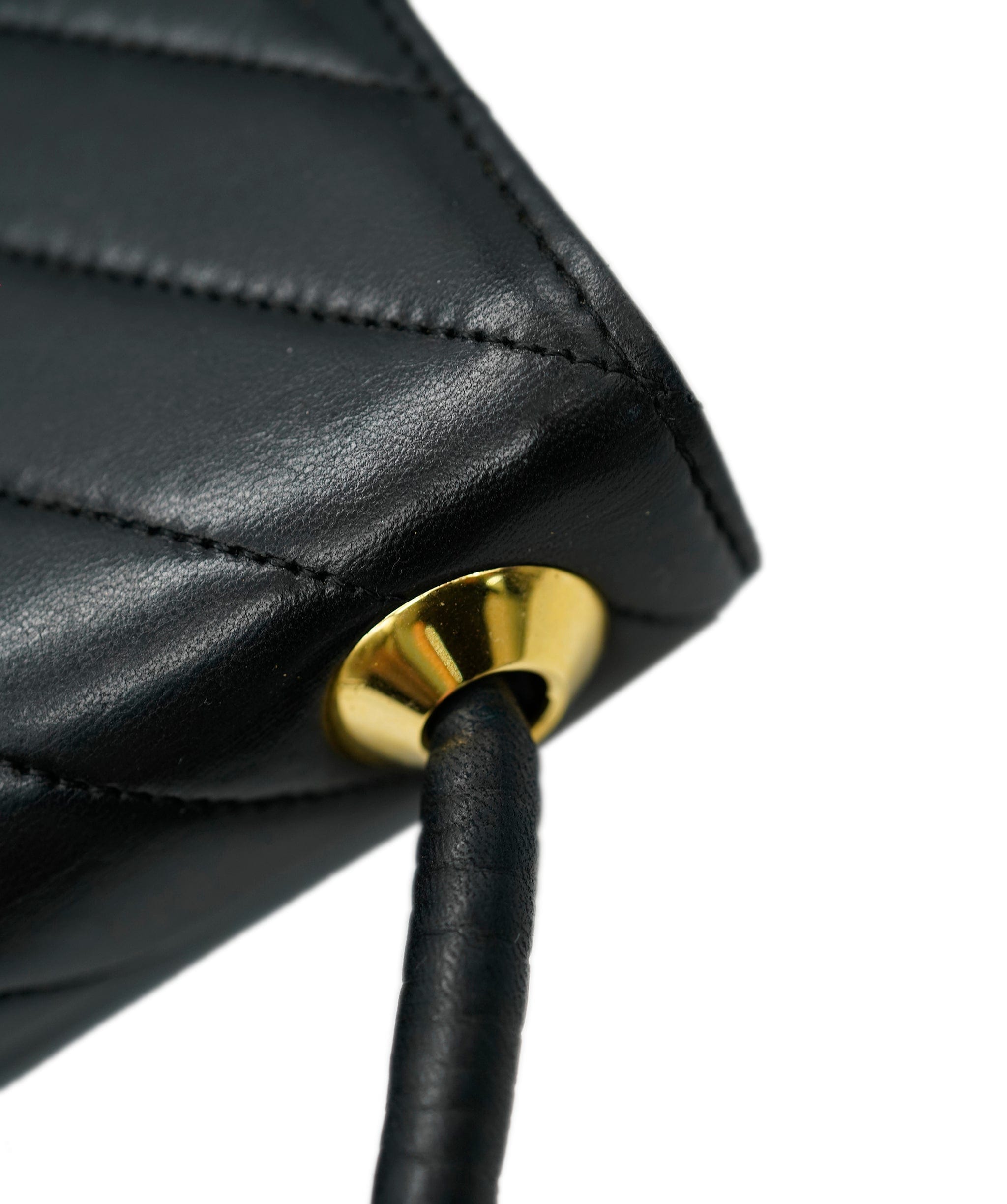 Chanel Chanel Black Vintage Square Chevron Crossbody ALC1543