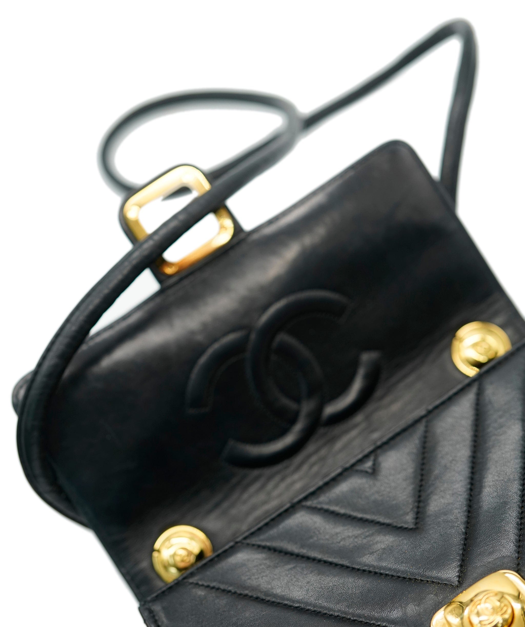 Chanel Chanel Black Vintage Square Chevron Crossbody ALC1543