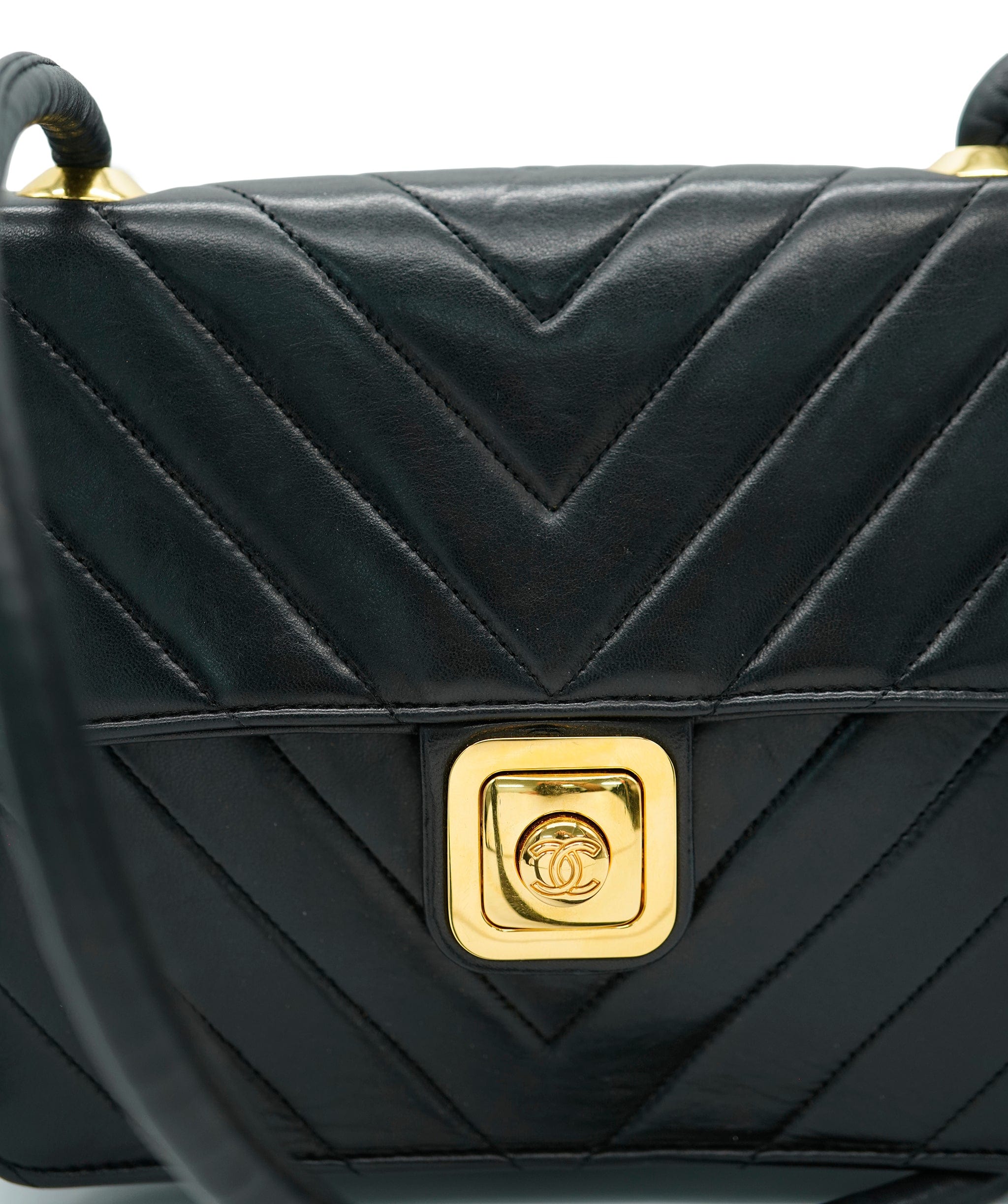 Chanel Chanel Black Vintage Square Chevron Crossbody ALC1543