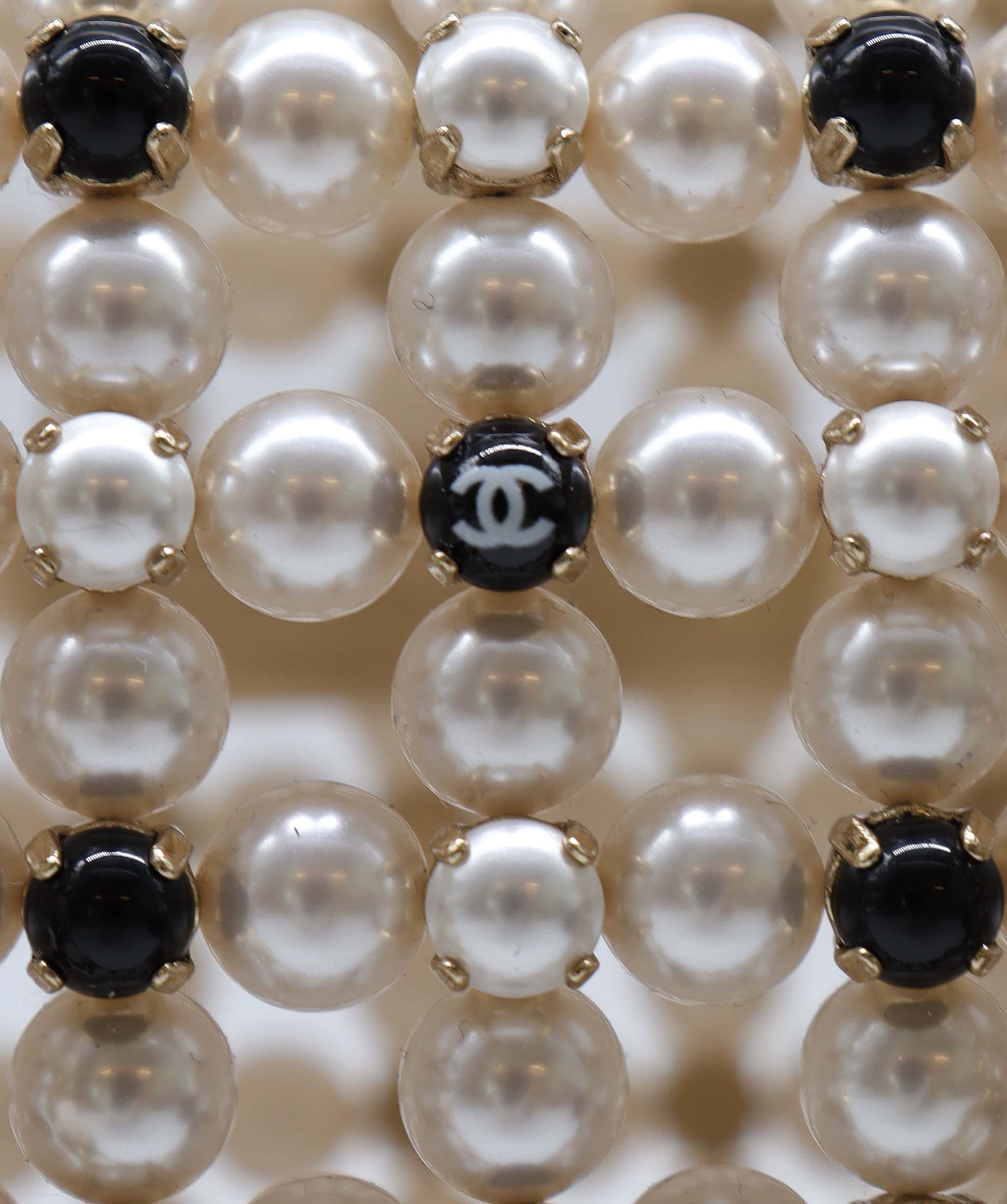 Chanel Chanel Caged Pearl Minaudiere Black White - DXBS2525