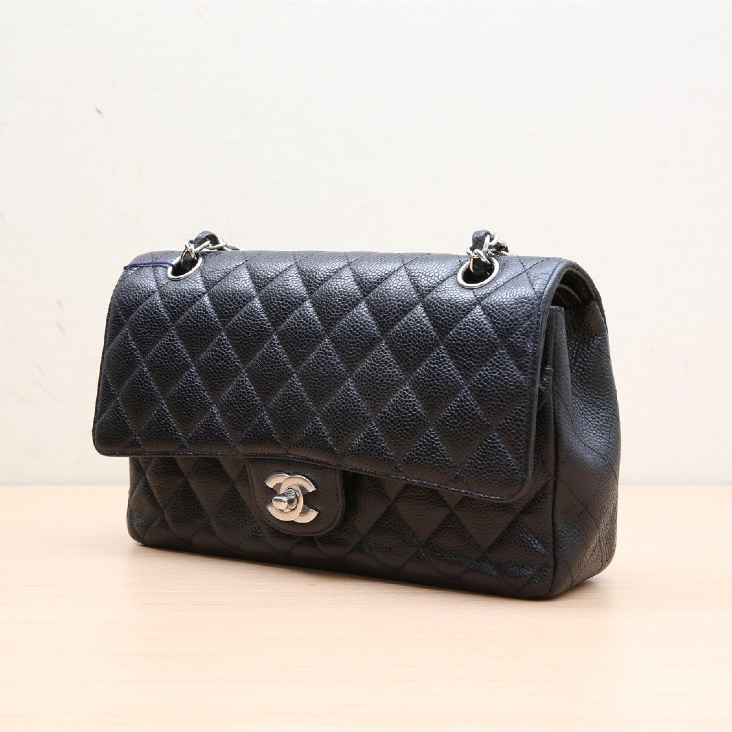 Chanel Chanel CF Flap Bag Medium 25.5cm Black Lychee Leather C Silver Buckle Lychee Leather C 14k Silver Buckle
Box ALC3153