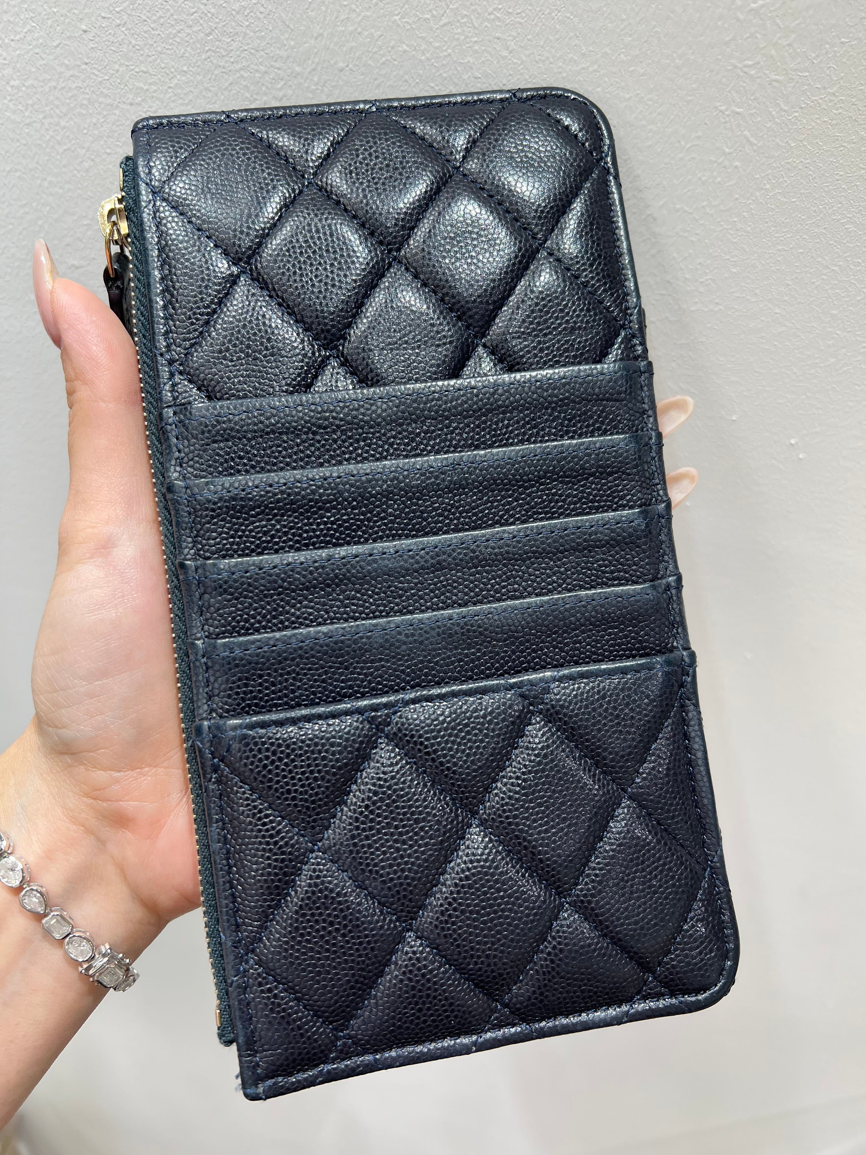 CHANEL CHANEL GRAINED CALF NAVY MATELASSE PHONE HOLDER 2000000144528