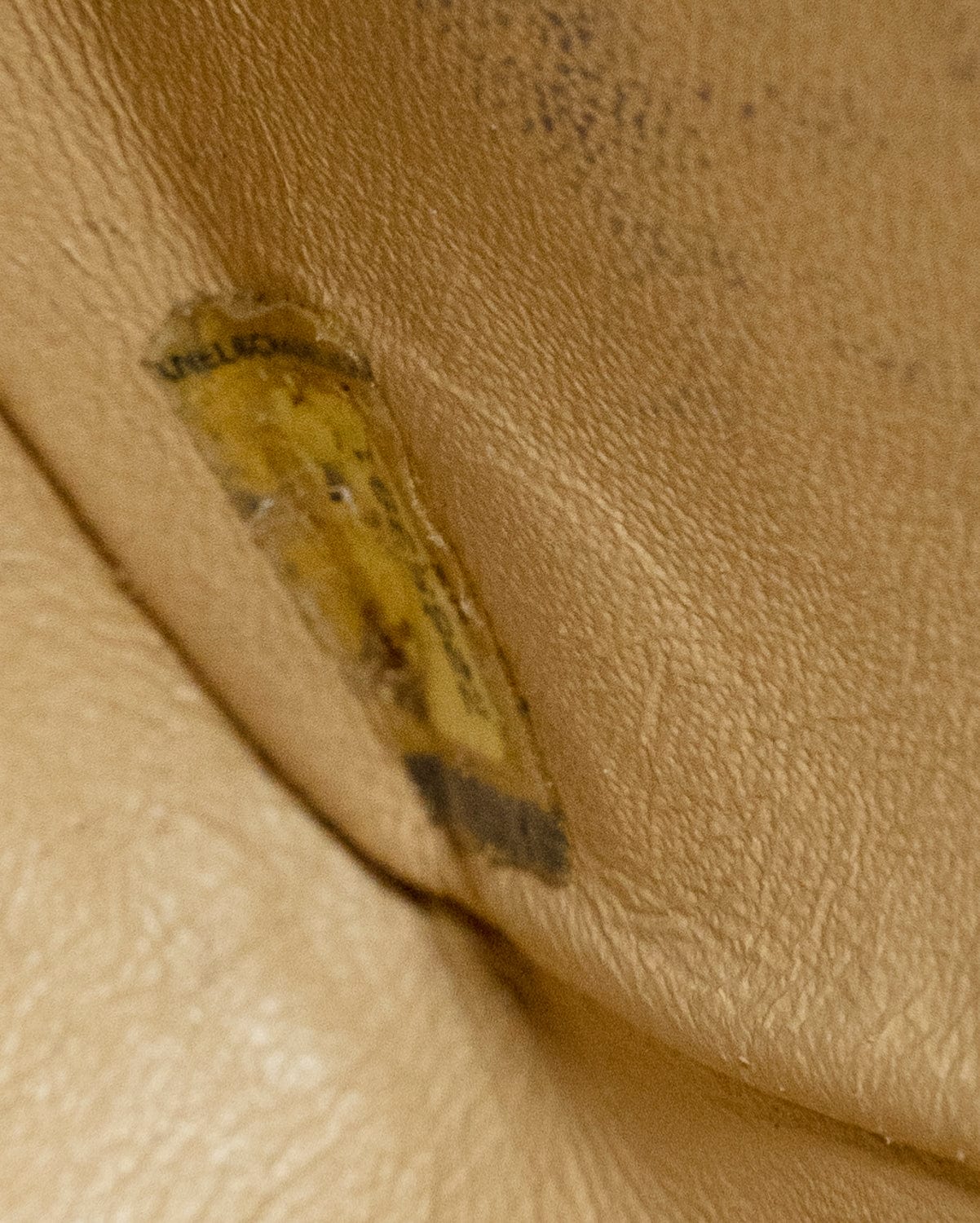 Chanel Chanel jumbo beige caviar single flap bag with GHW ASC6405