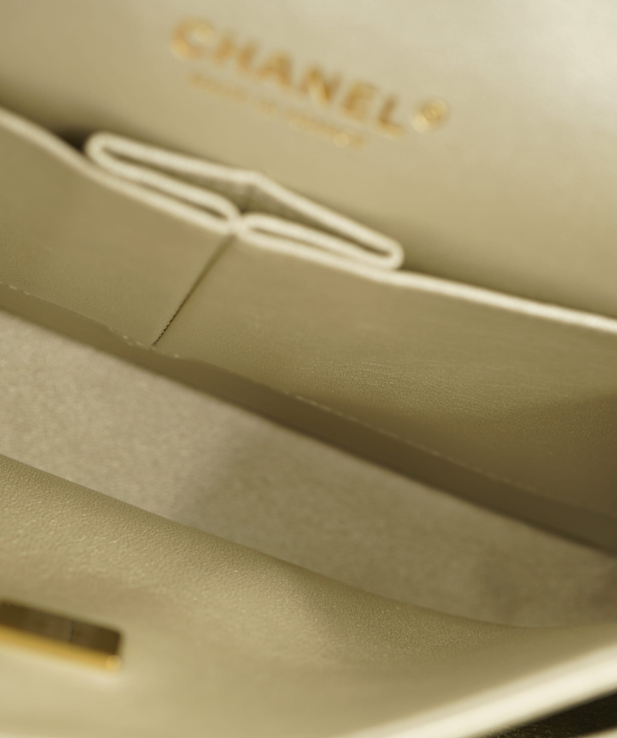 Chanel Chanel medium classic flap gold AKC0762