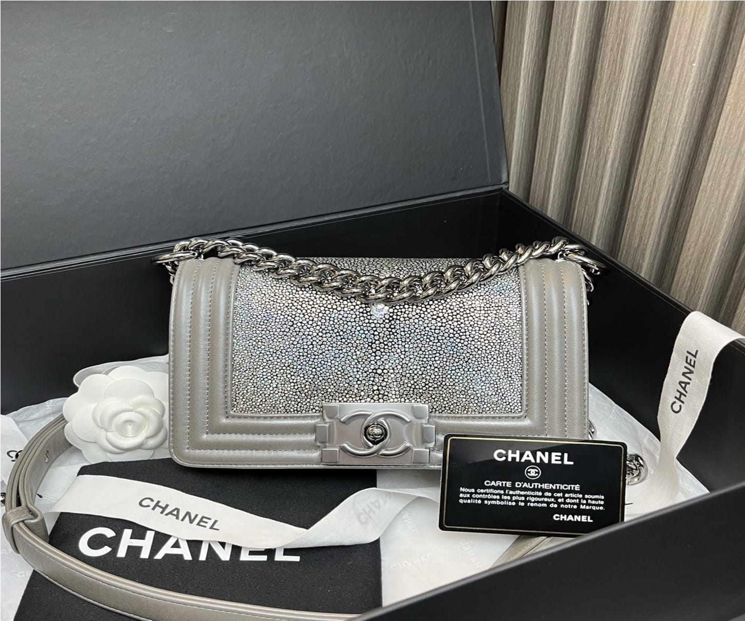 Chanel CHANEL pearl fish Leboy 20 (27-year-old card available) 12757169