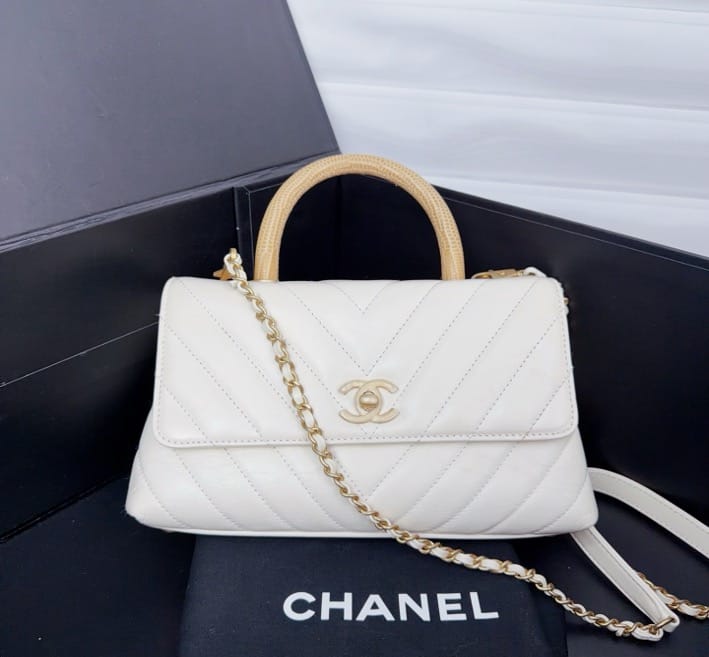 Chanel Chanel shoulder/crossbody/handbag A92991-B10382-10601, made of cowhide leather, 29×12×18 cm, retail price 53,300. C19483588472