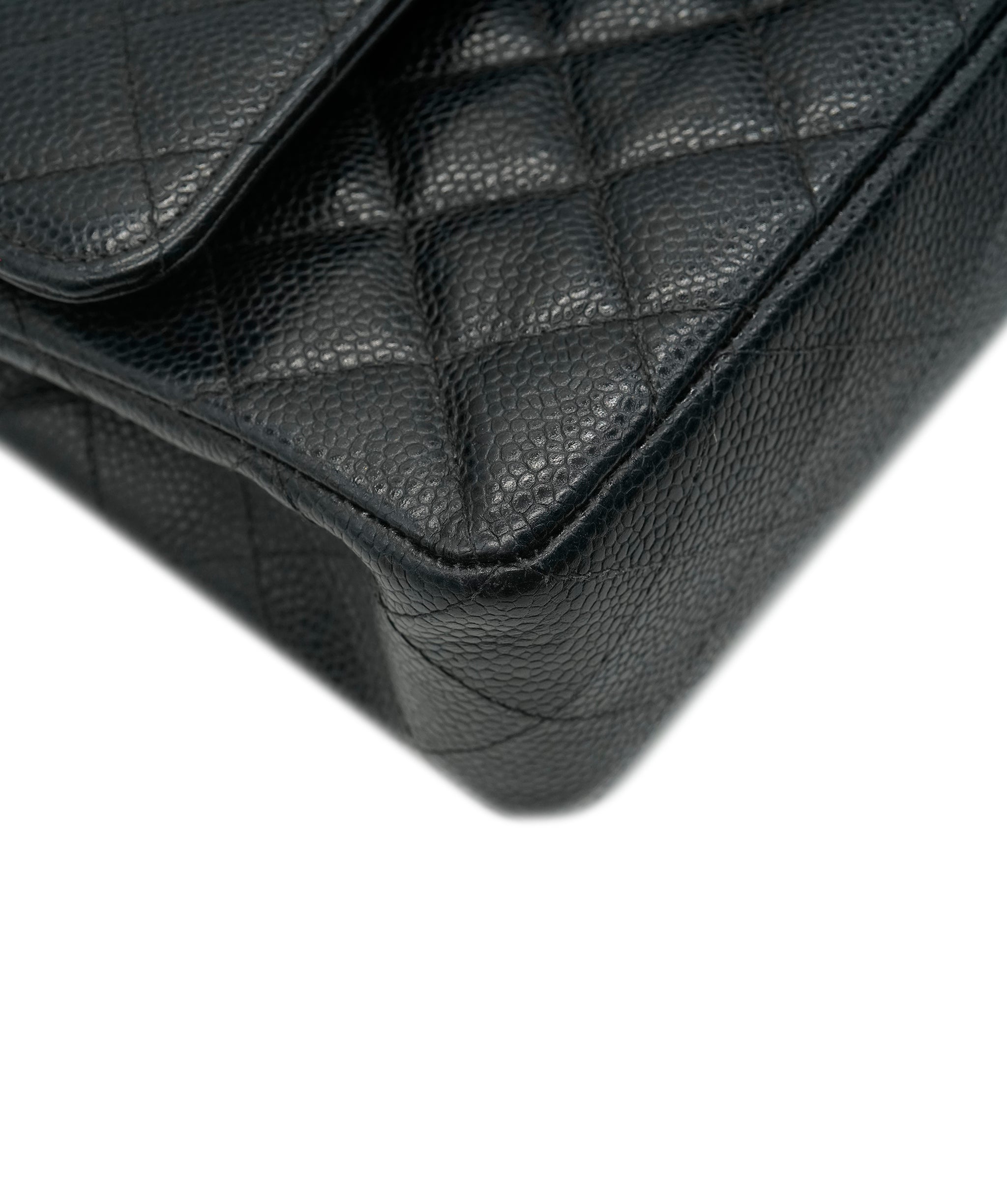 Chanel Chanel small black caviar vintage bag AKC0088