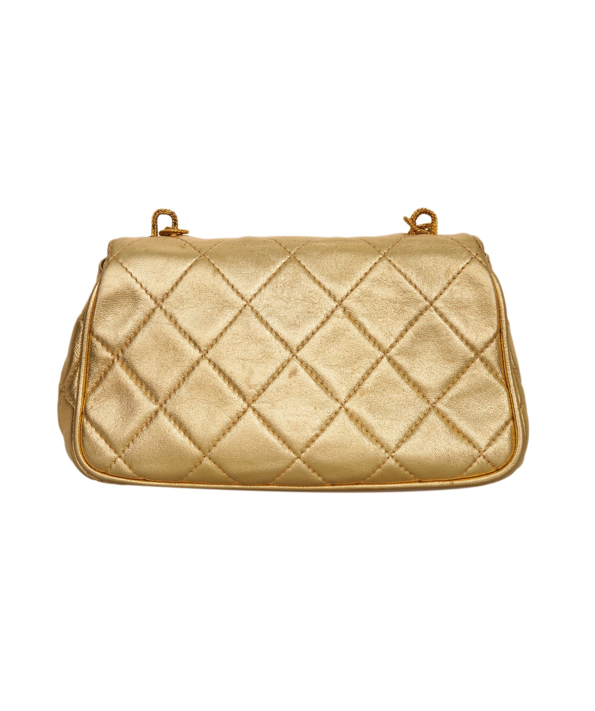 Chanel Chanel Vintage Gripoix Gold Lambskin Pearl Bag ALC2704