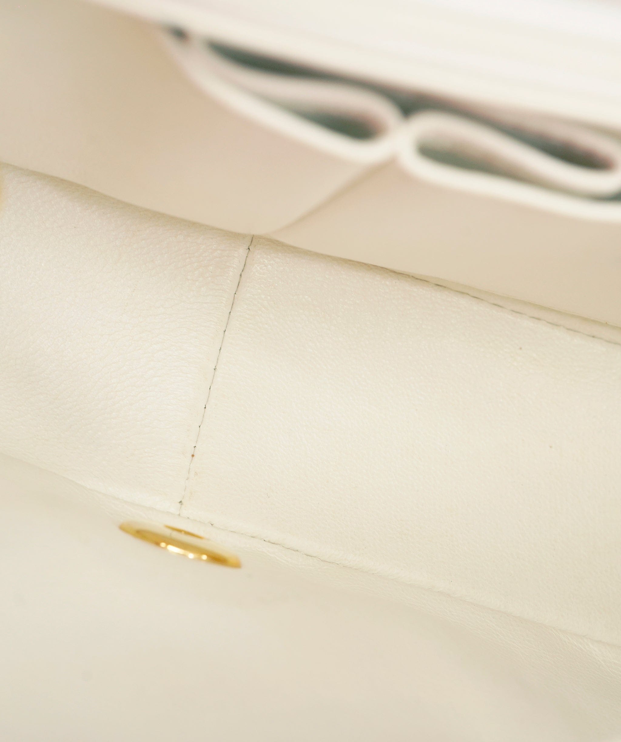 Chanel Chanel Vintage White Diana Lambskin Crossbody Bag ALC3537