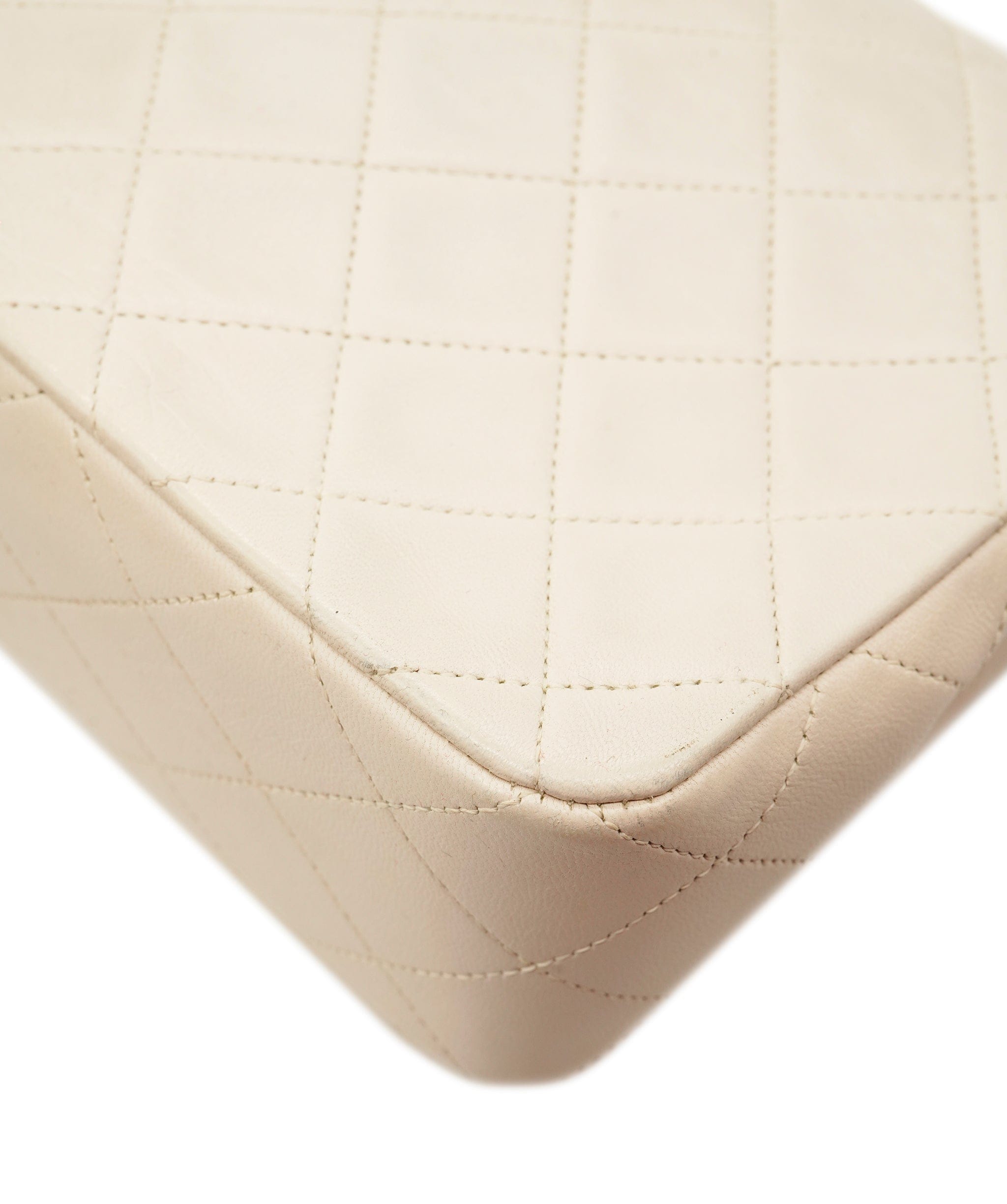 Chanel Chanel Vintage White Diana Lambskin Crossbody Bag ALC3537