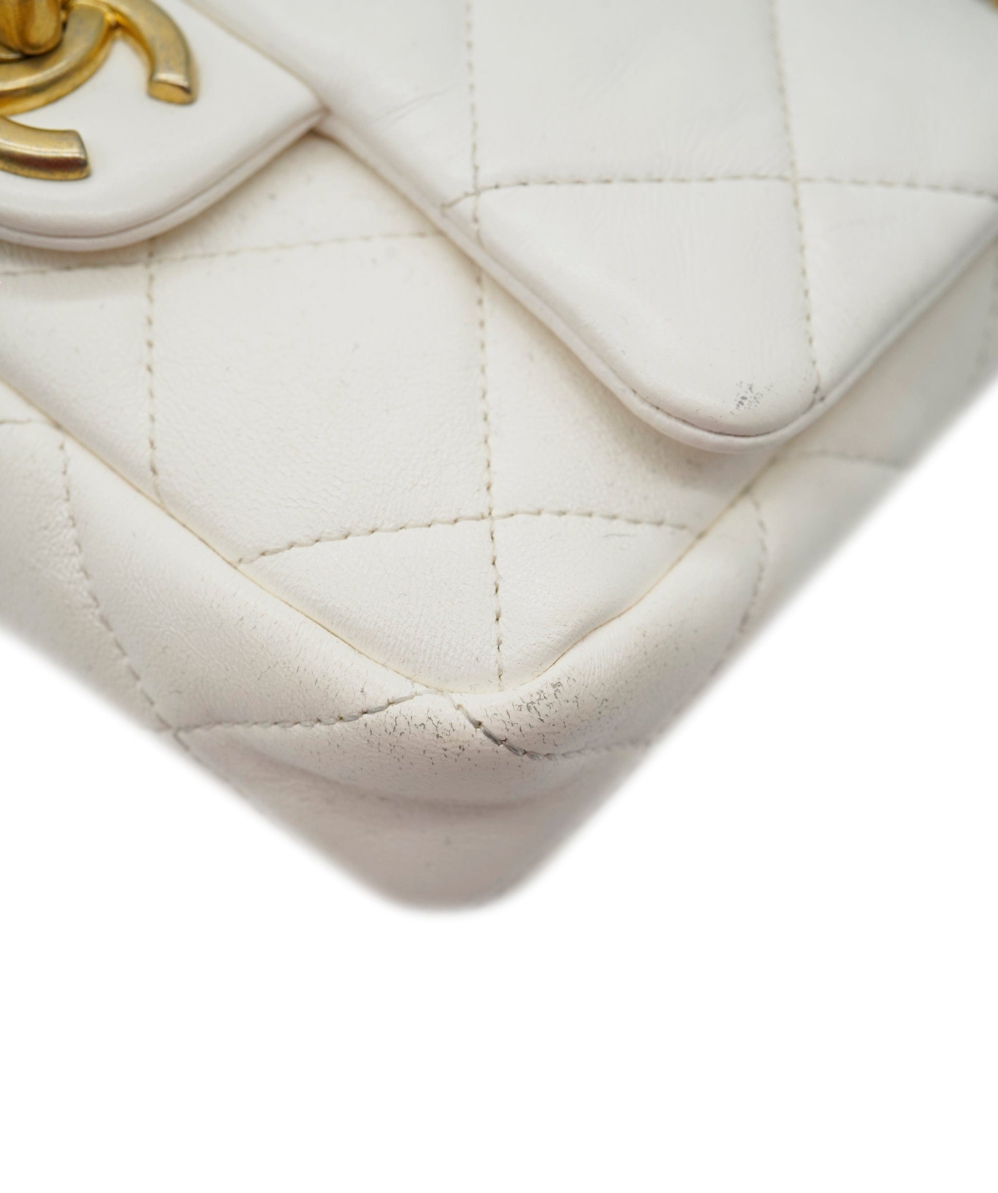 Chanel Chanel white funky town bag mini 22S AGL2554