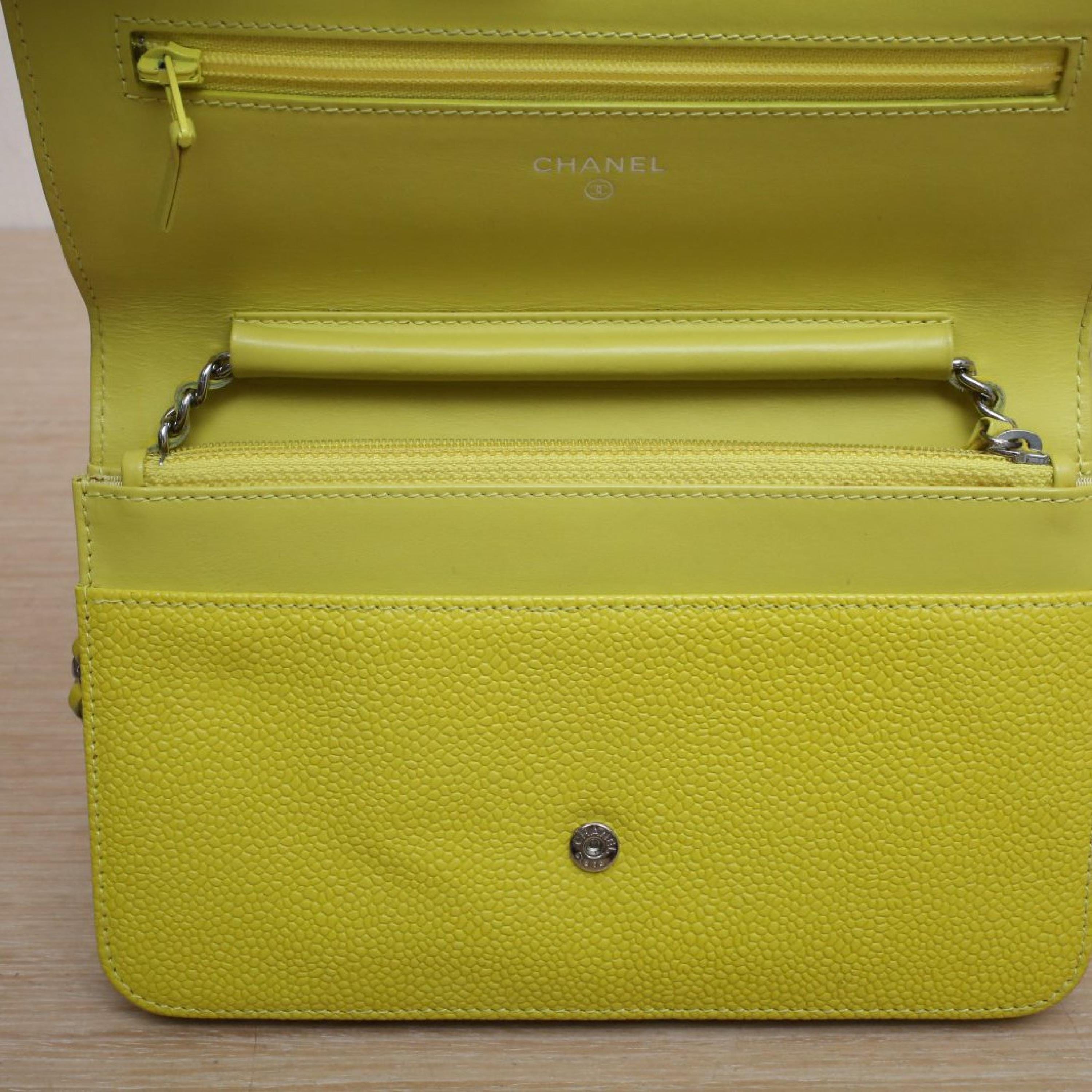 Chanel Chanel Yellow lychee leather C 19k silver buckle double C WOC series large logo flap shoulder bag
No accessories ALC3157