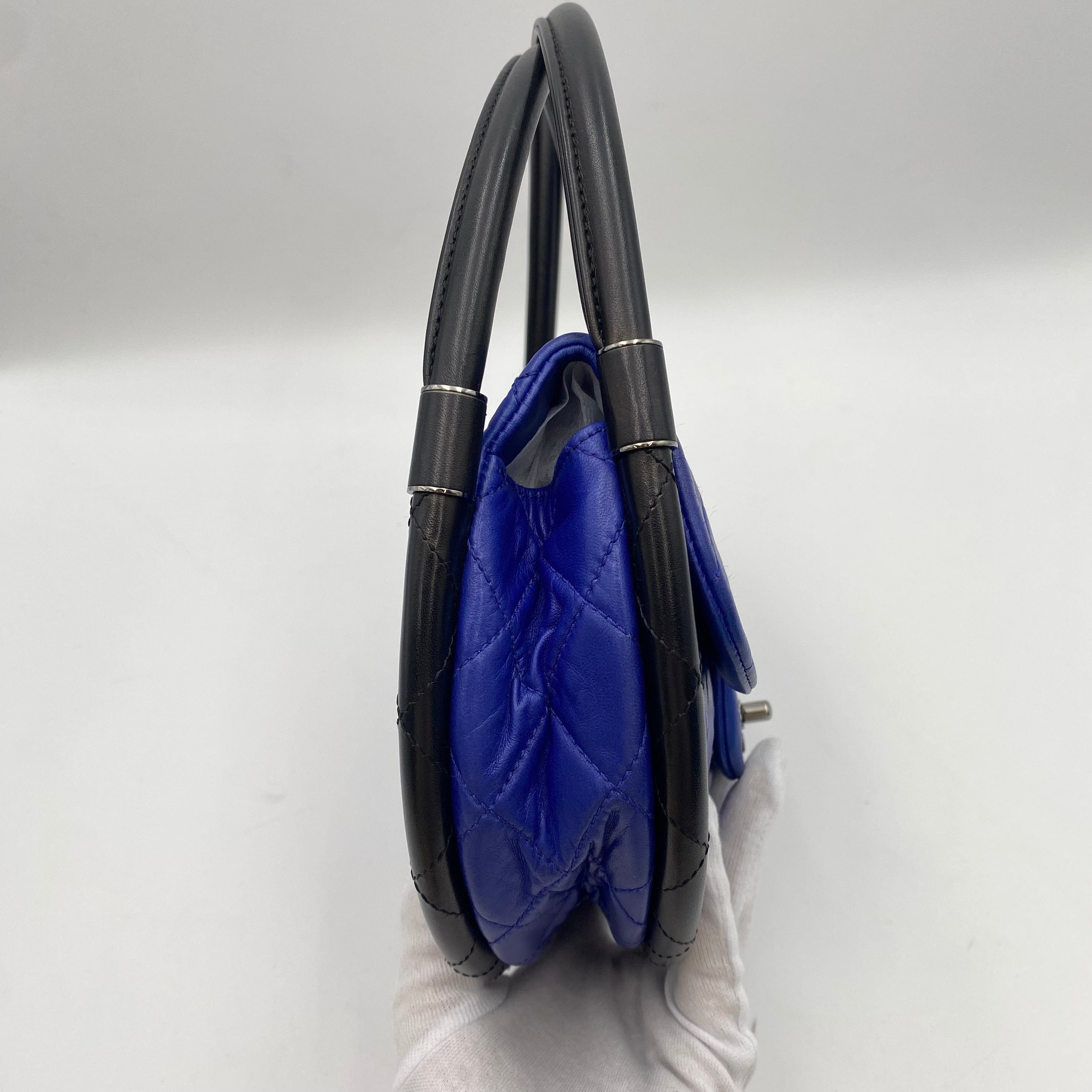 Chanel CHANEL HULA HOOP CROSS HAND BAG BLUE BLACK LAMB SKIN 90223218