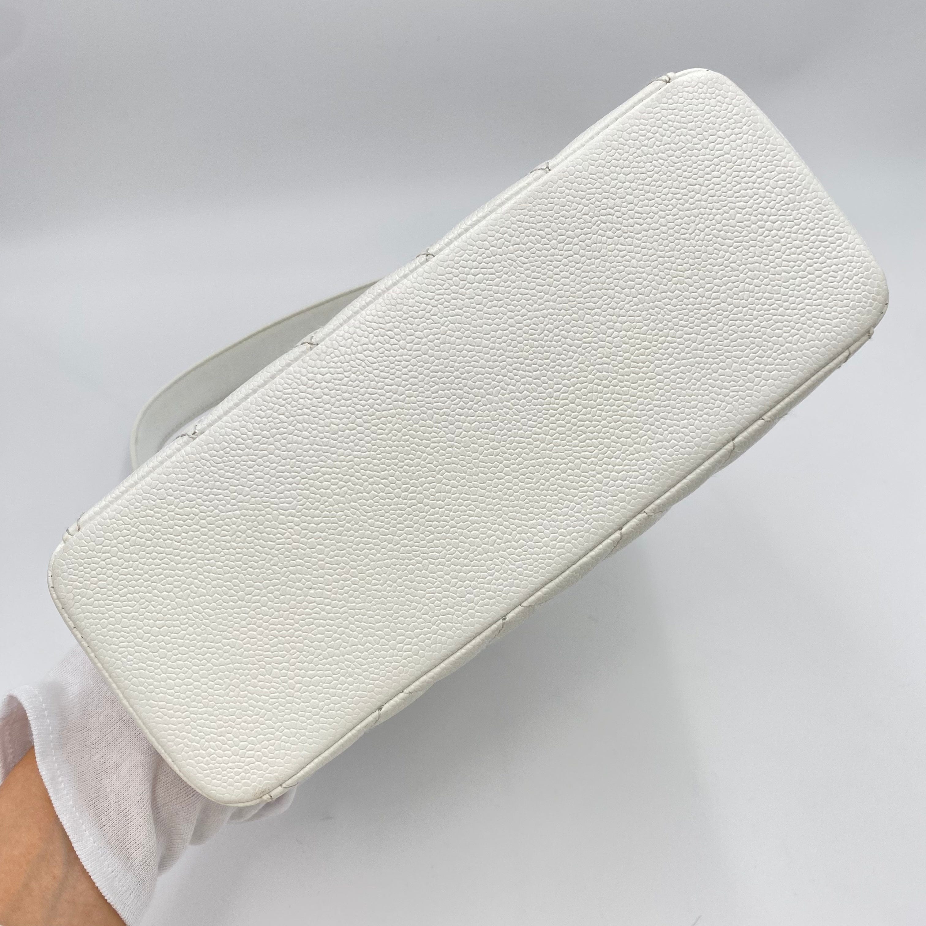 Chanel CHANEL VINTAGE ONE SHOULDER BAG WHITE CAVIAR SKIN 90211269