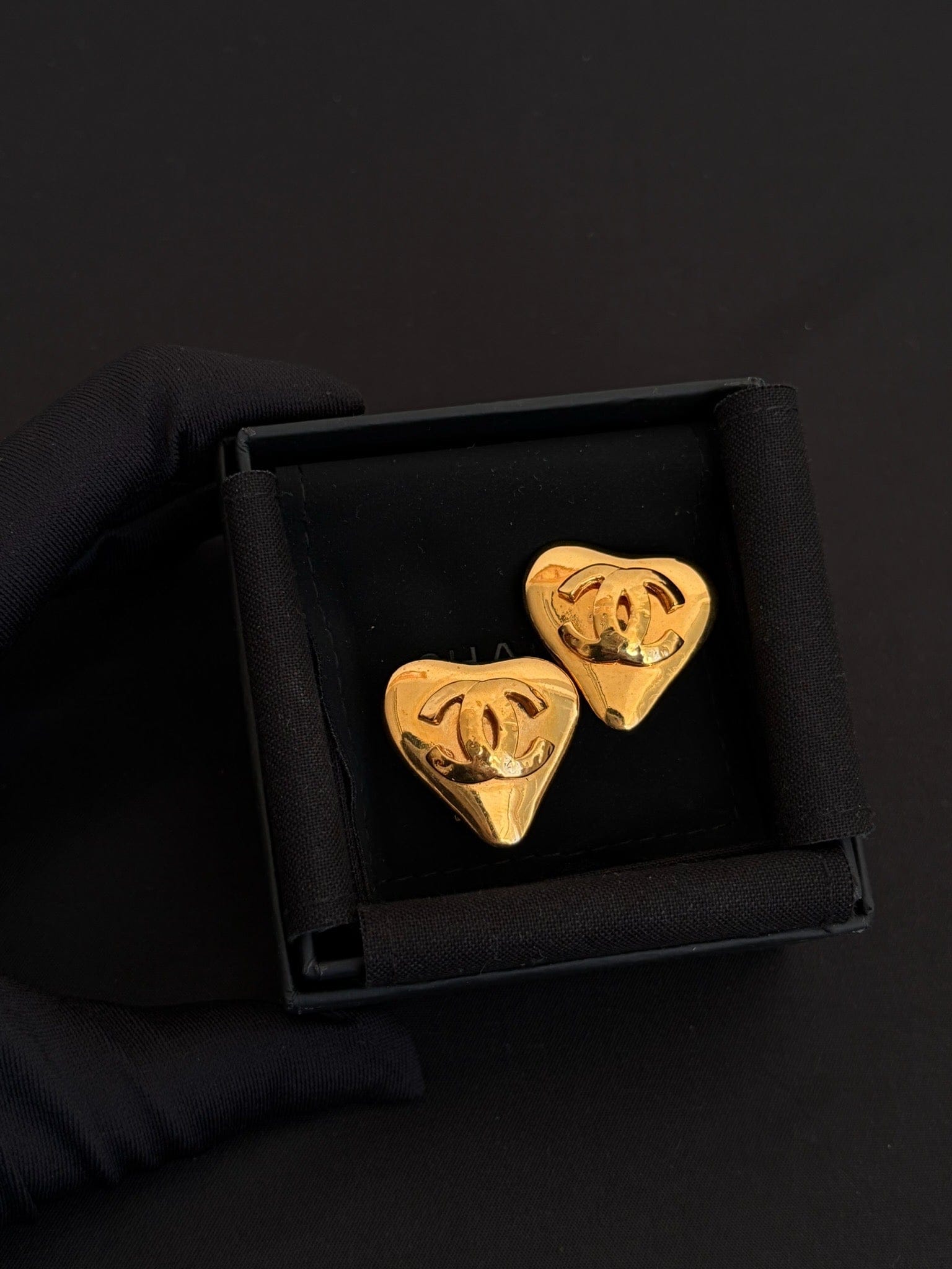 Chanel Chanel Gold Glossy Heart CC Ear Clips