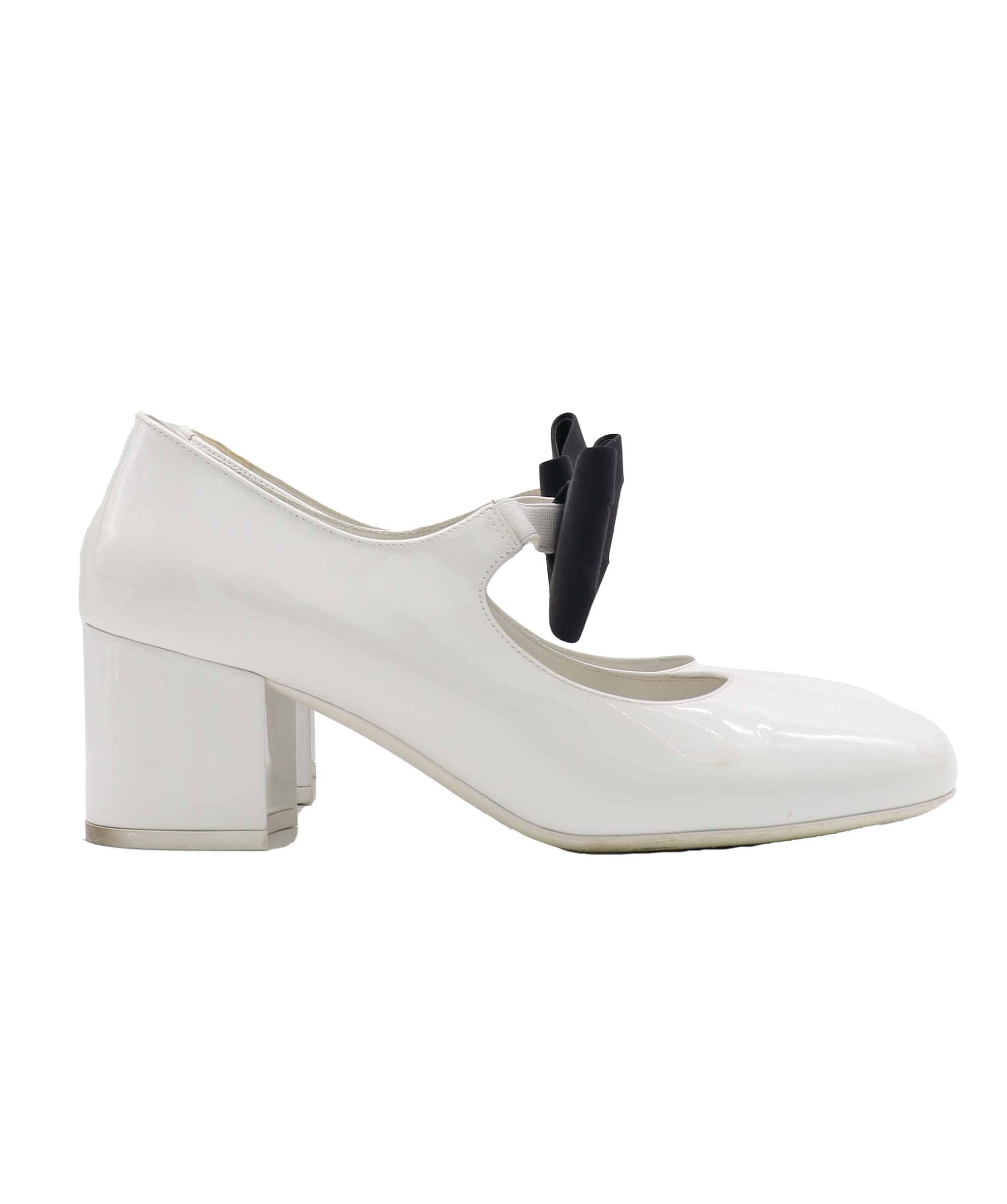 Chanel CHANEL MARY JANE PUMPS WHITE WITH BLACK BOW SIZE 38 1/2 ASC7302