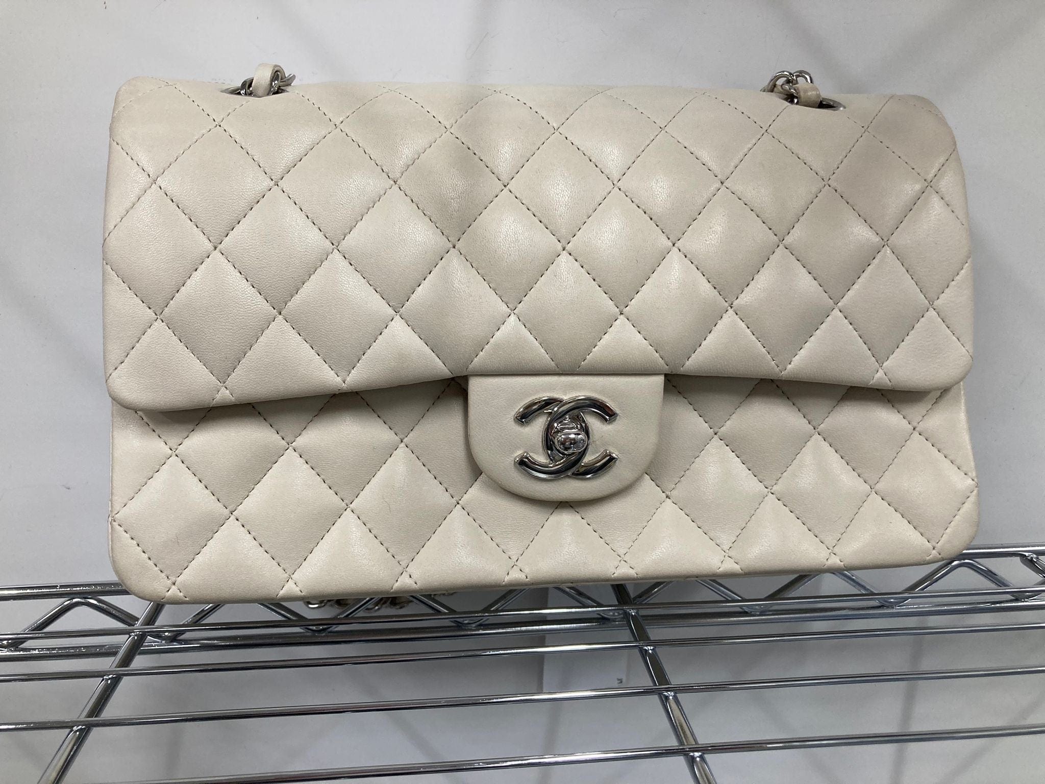 CHANEL chanel Matelasse 25 W Flap cream AVCSC1534