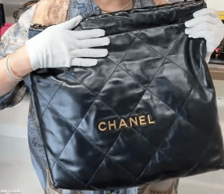Chanel Chanel 22 Med Black Bag with GHW