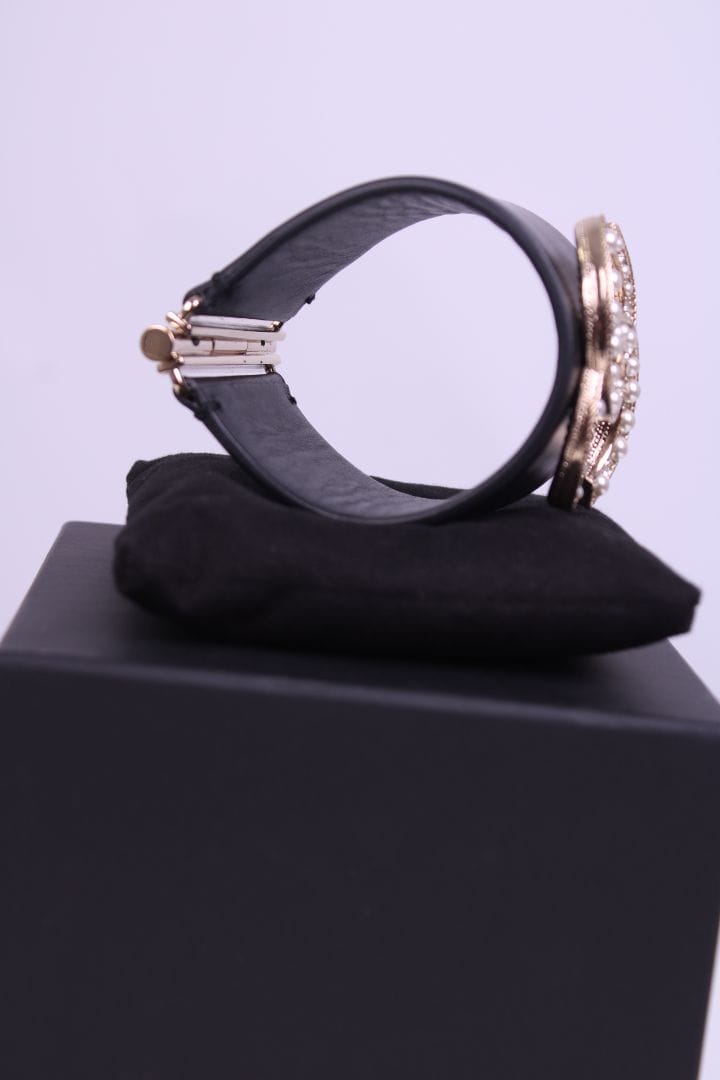 Chanel Chanel Leather and pearl bracelet Black one size