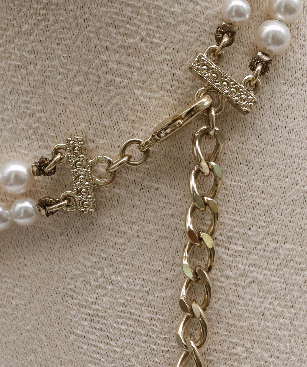 Chanel Chanel Camelia Pearl Choker DXBK0313