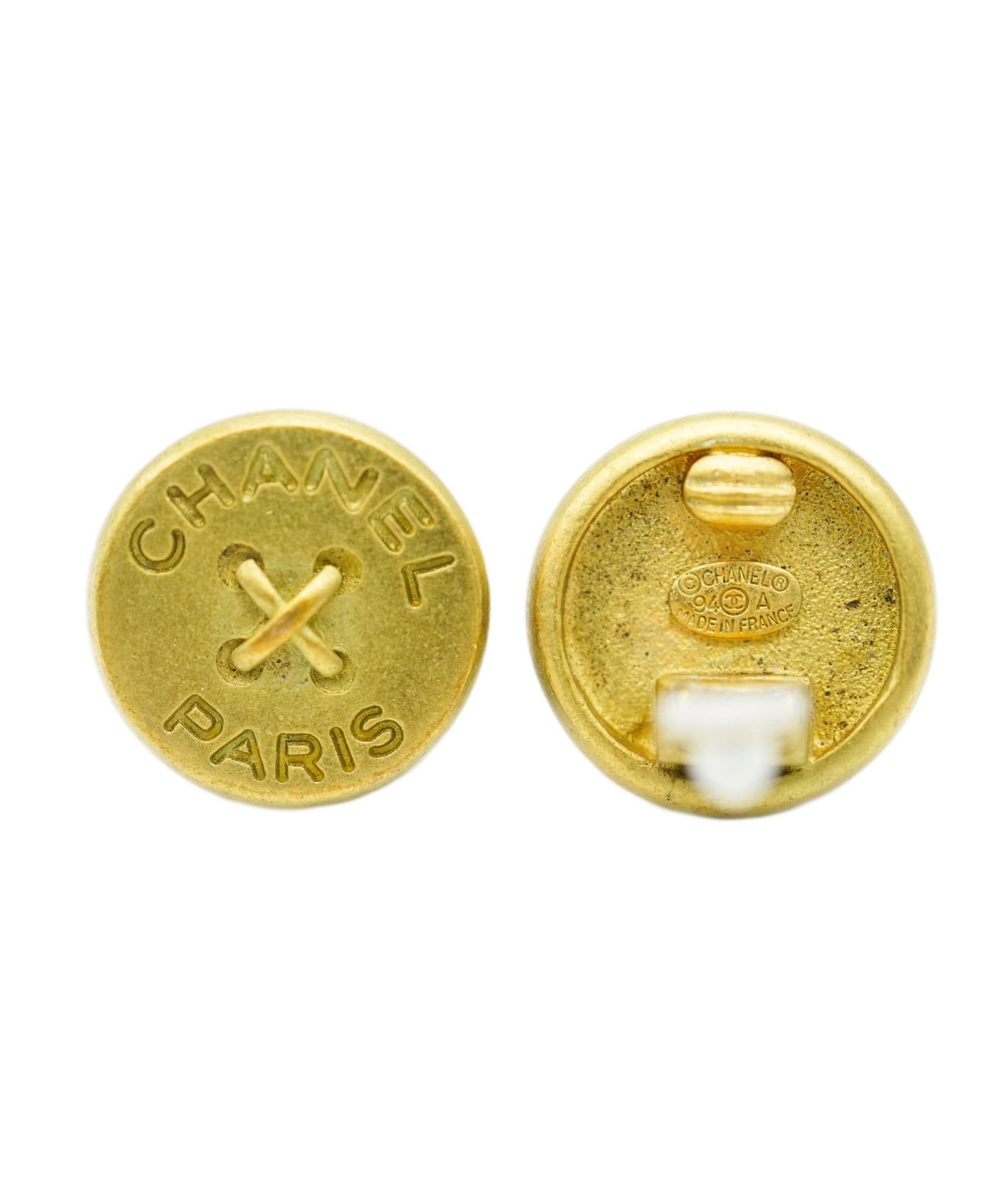 Chanel CHANEL EARRINGS ROGO BUTTON MATTEGOLD ACCESSORY 90271859
DBXS3620