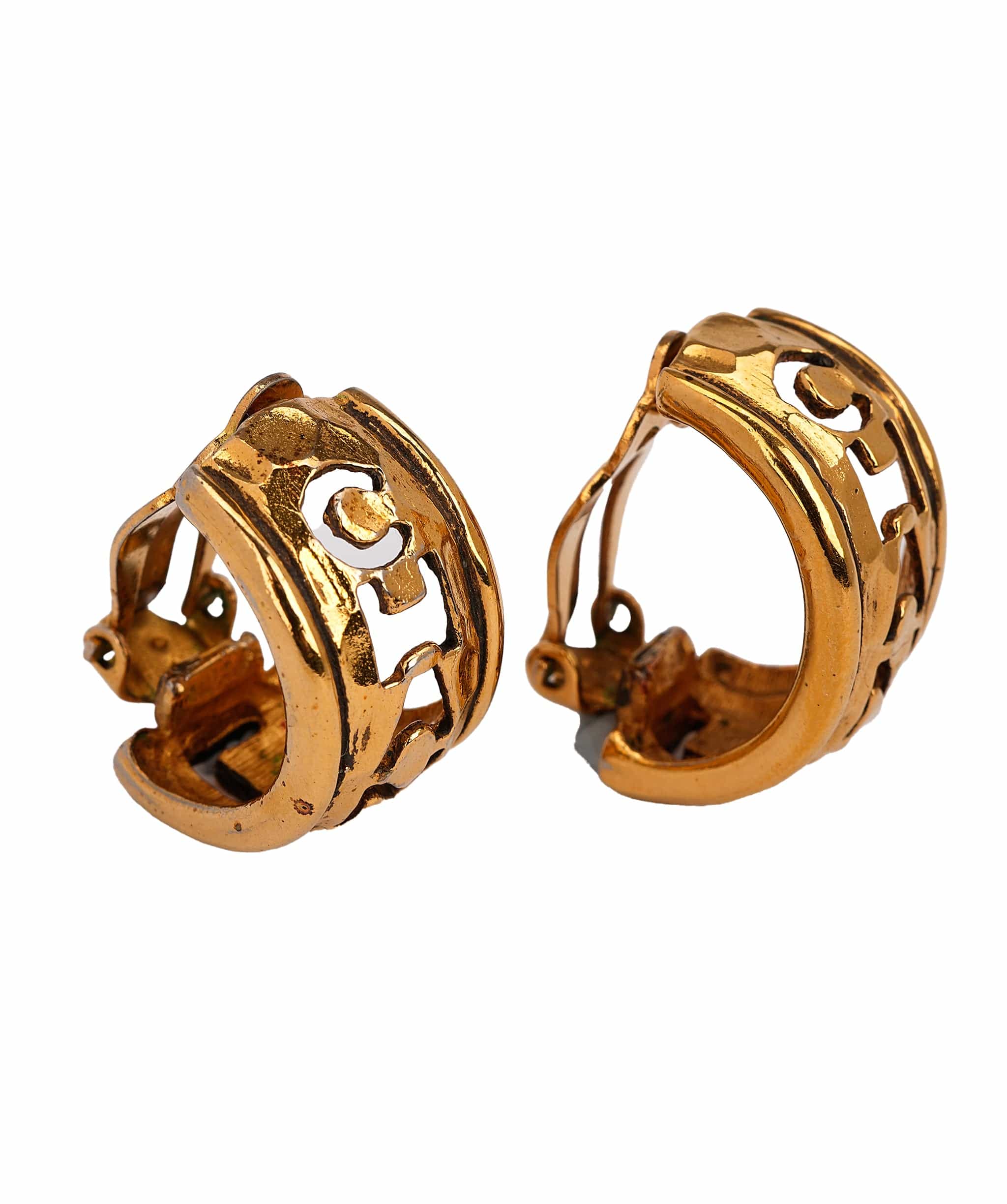 Chanel Chanel Logo cutout clip on hoops AVC2037