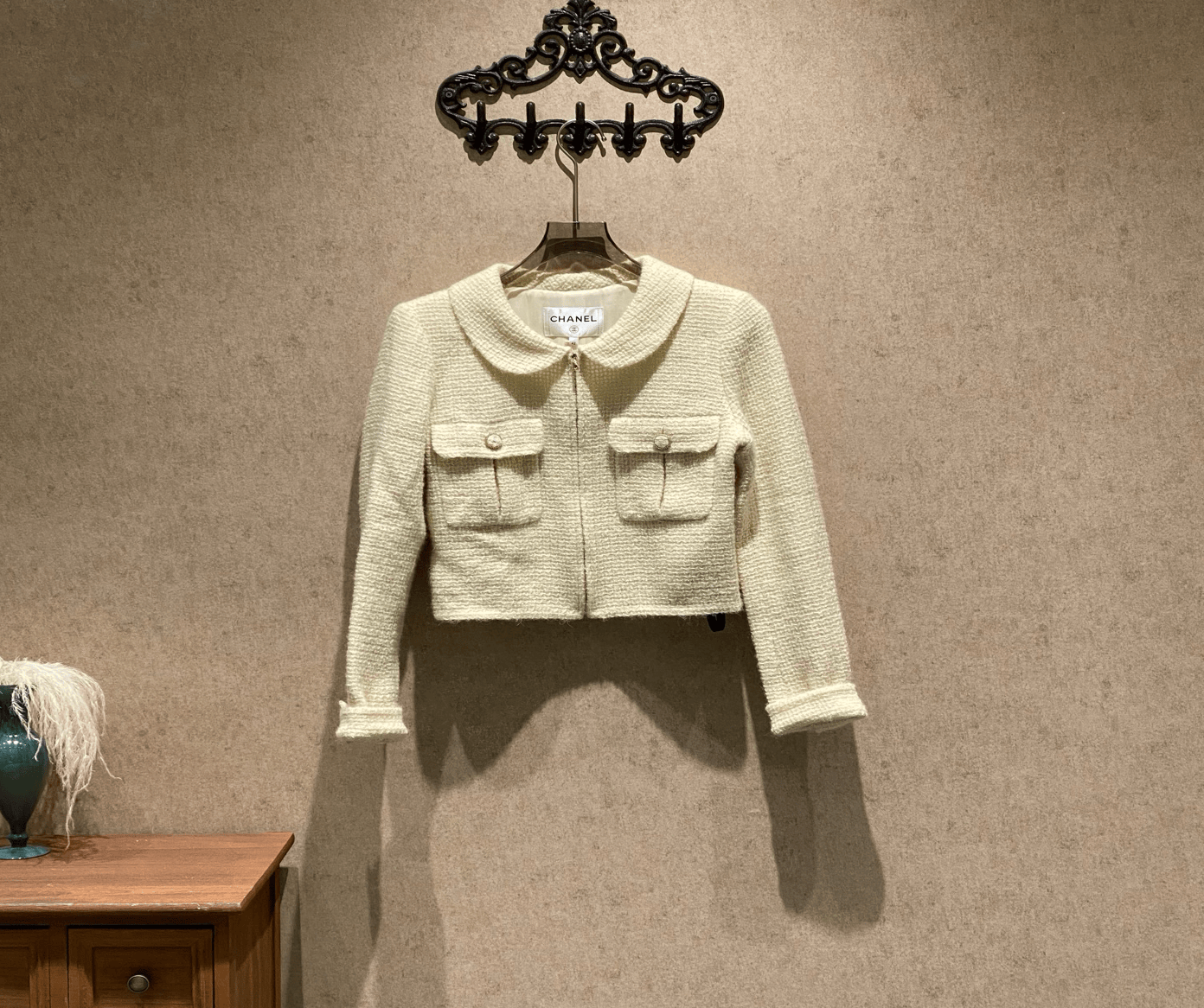 Chanel Chanel Beige Tweed Short Jacket / Size 42 / New / 41935 SGC41935