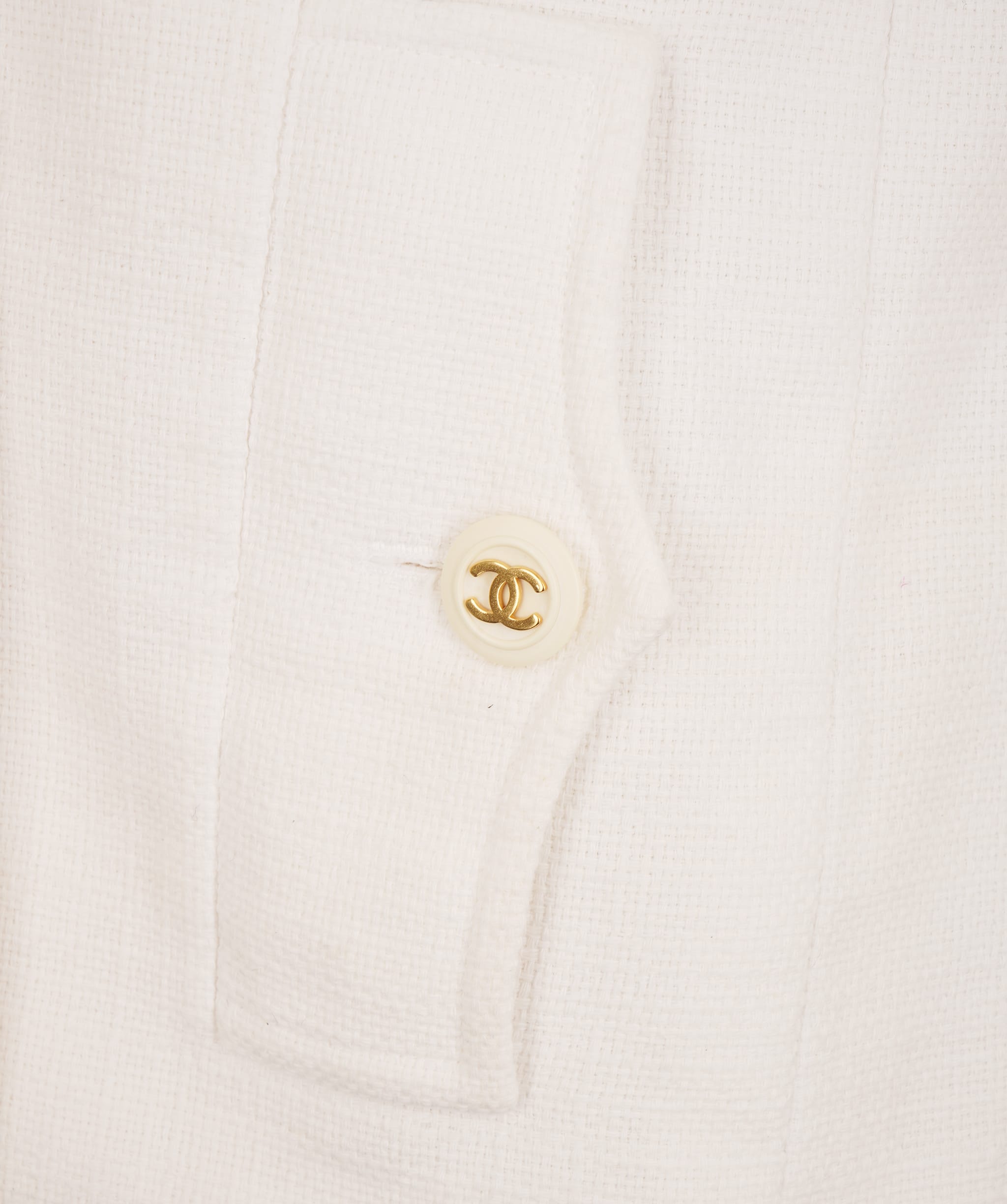 Chanel Chanel Boutique Double Breasted White Tweed Jacket with Gold CC Buttons Fits 36/38 ALTC1005