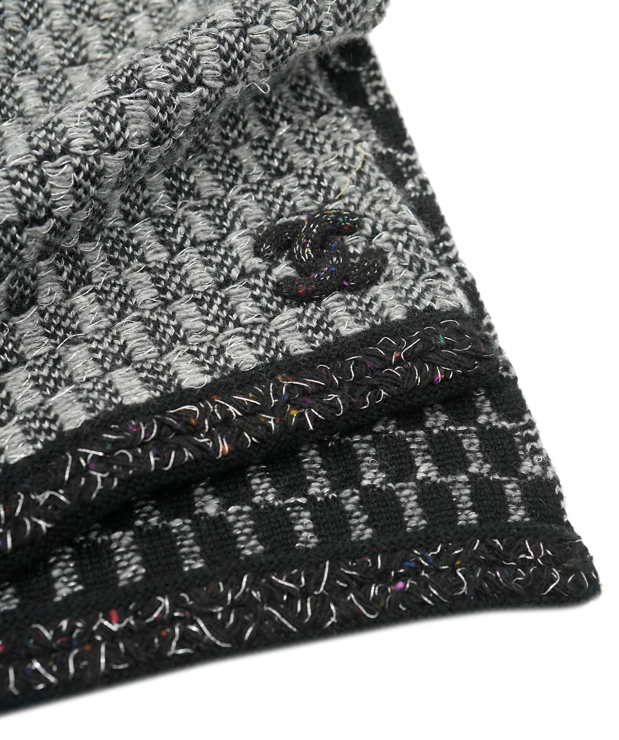 Chanel Chanel Grey Black Cashmere Hat and Scarf Set ALC2666