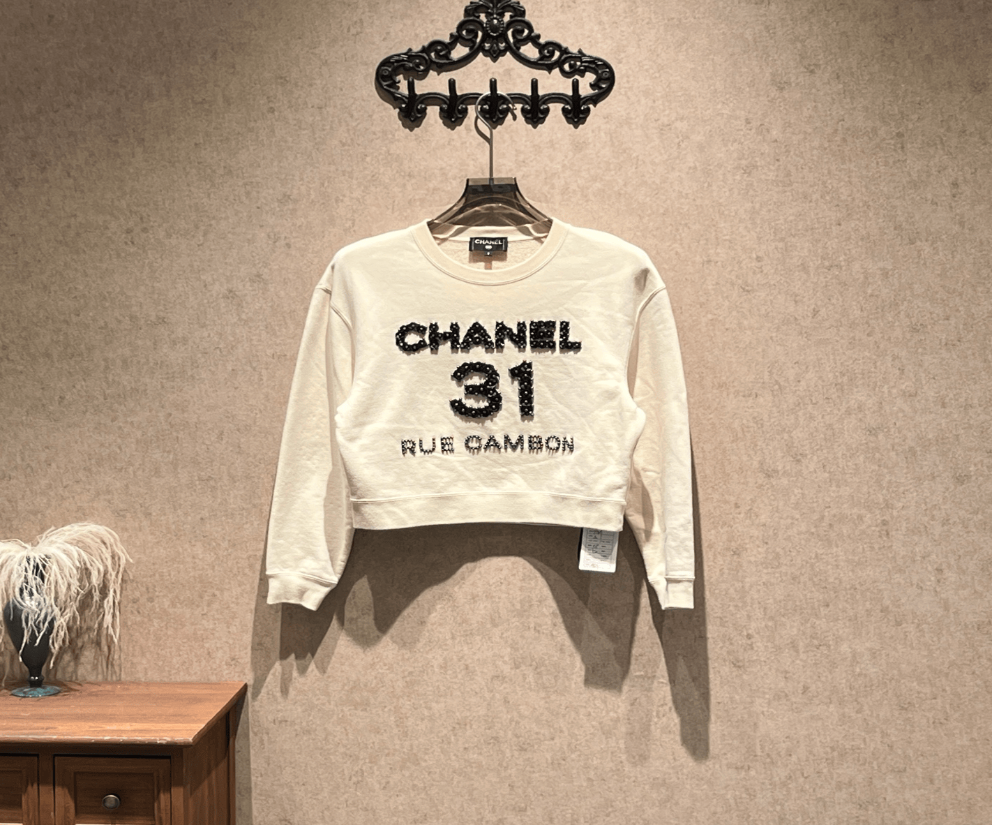 Chanel Chanel Métiers d'Art collection runway sweatshirt with letter beading / Size S / 99% new / 42617 SGC42617