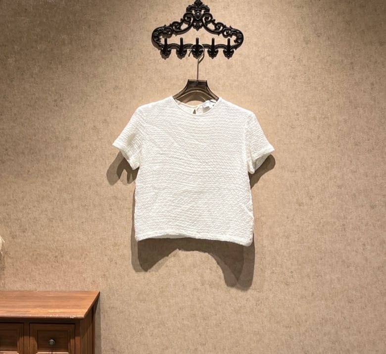 Chanel Chanel white pleated short-sleeved shirt / size 42 / 99% new / 45092