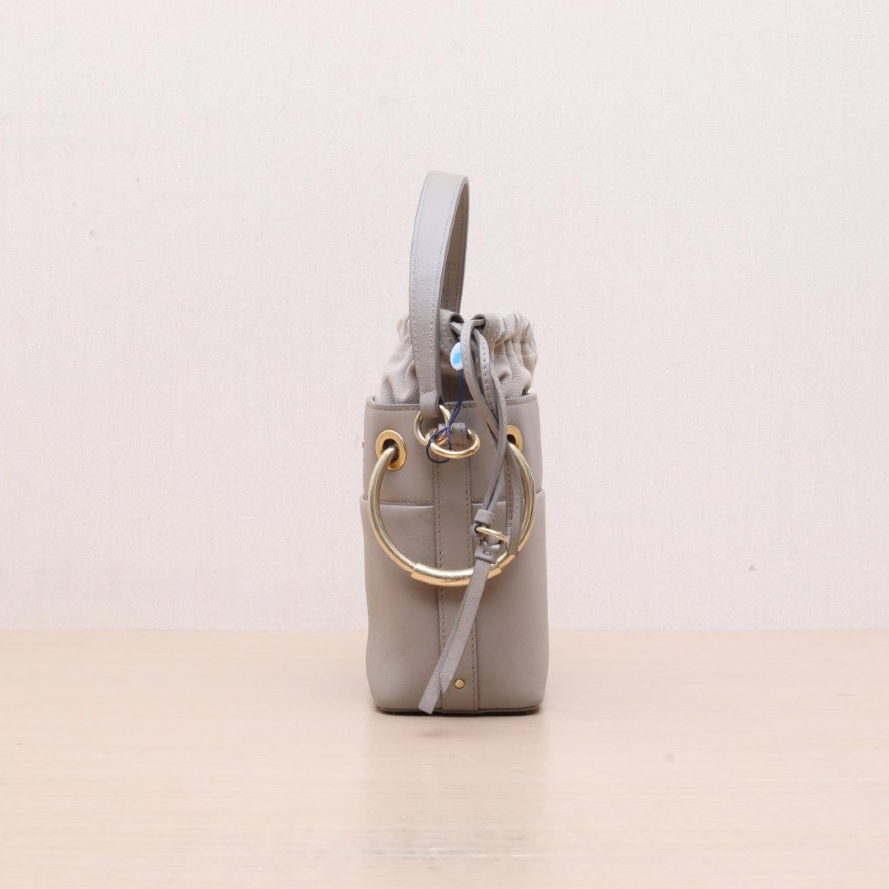 Chloe Chloe Elephant Grey Leather C Gold Buckle Roy Bucket Bag Shoulder Bag
shoulder straps ALC3163