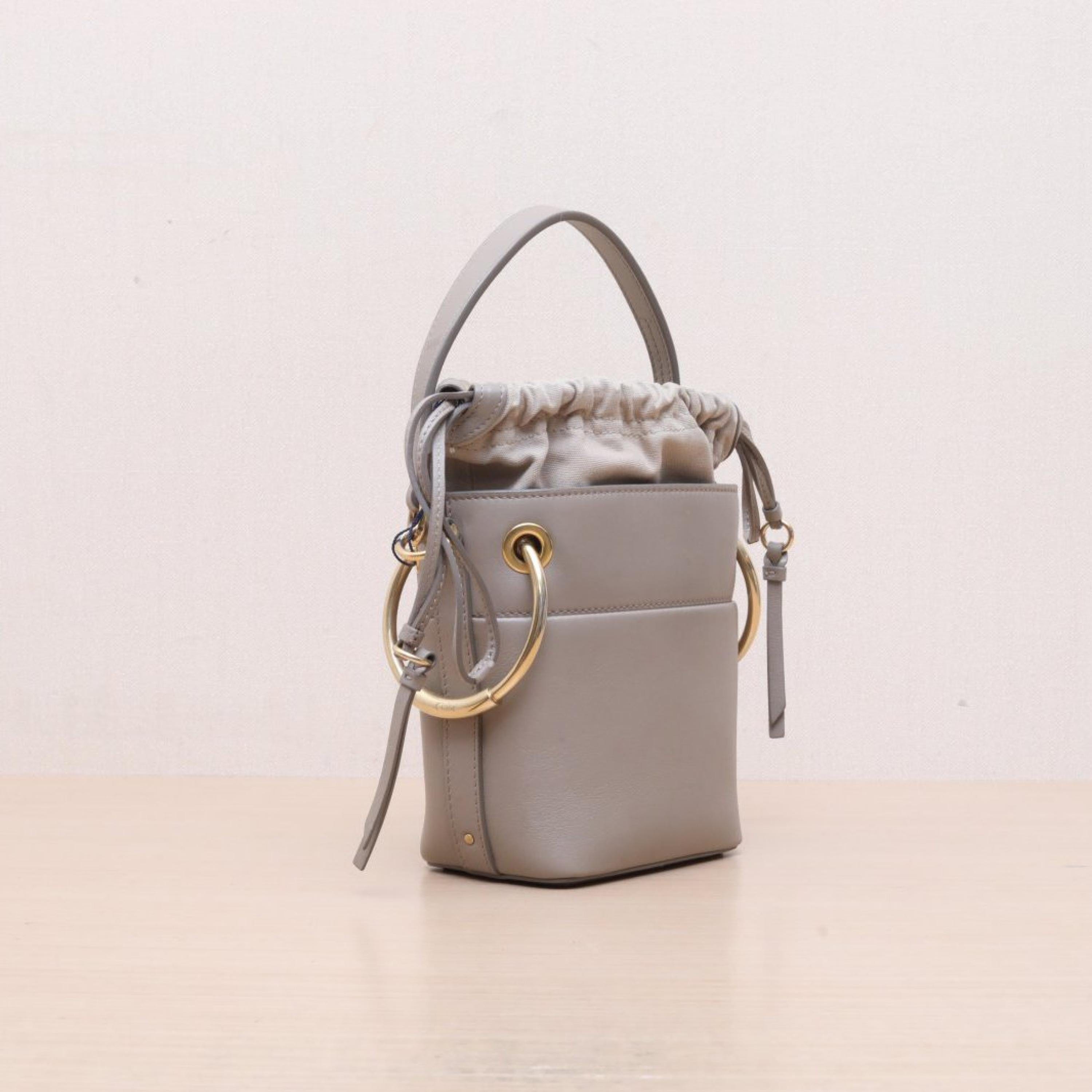 Chloe Chloe Elephant Grey Leather C Gold Buckle Roy Bucket Bag Shoulder Bag
shoulder straps ALC3163